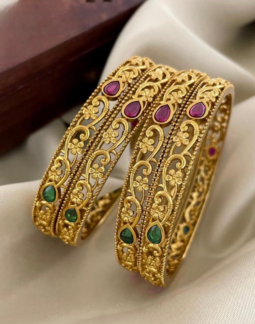 Floral bangle set Bn046