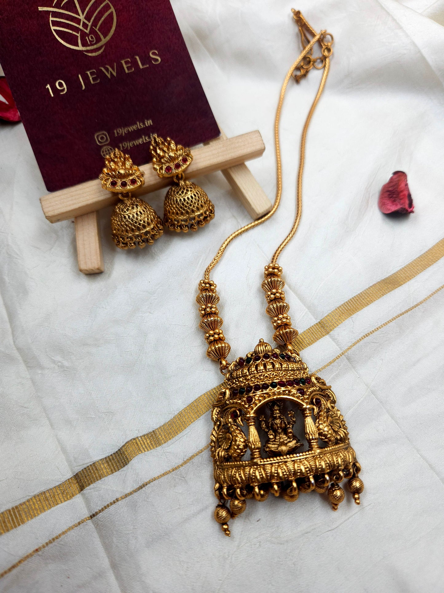 Temple necklace N686