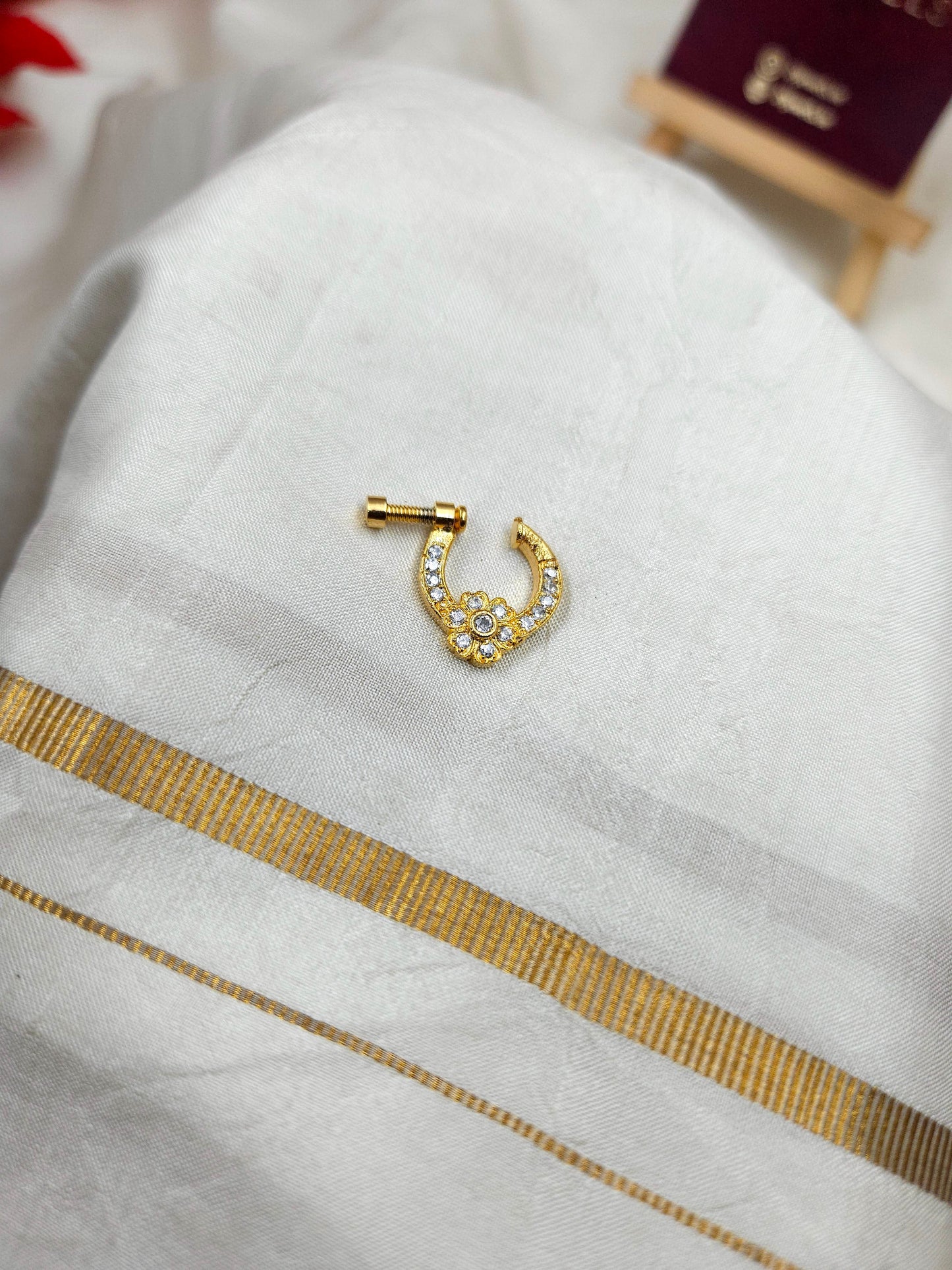 Left Screwed nose pin 099