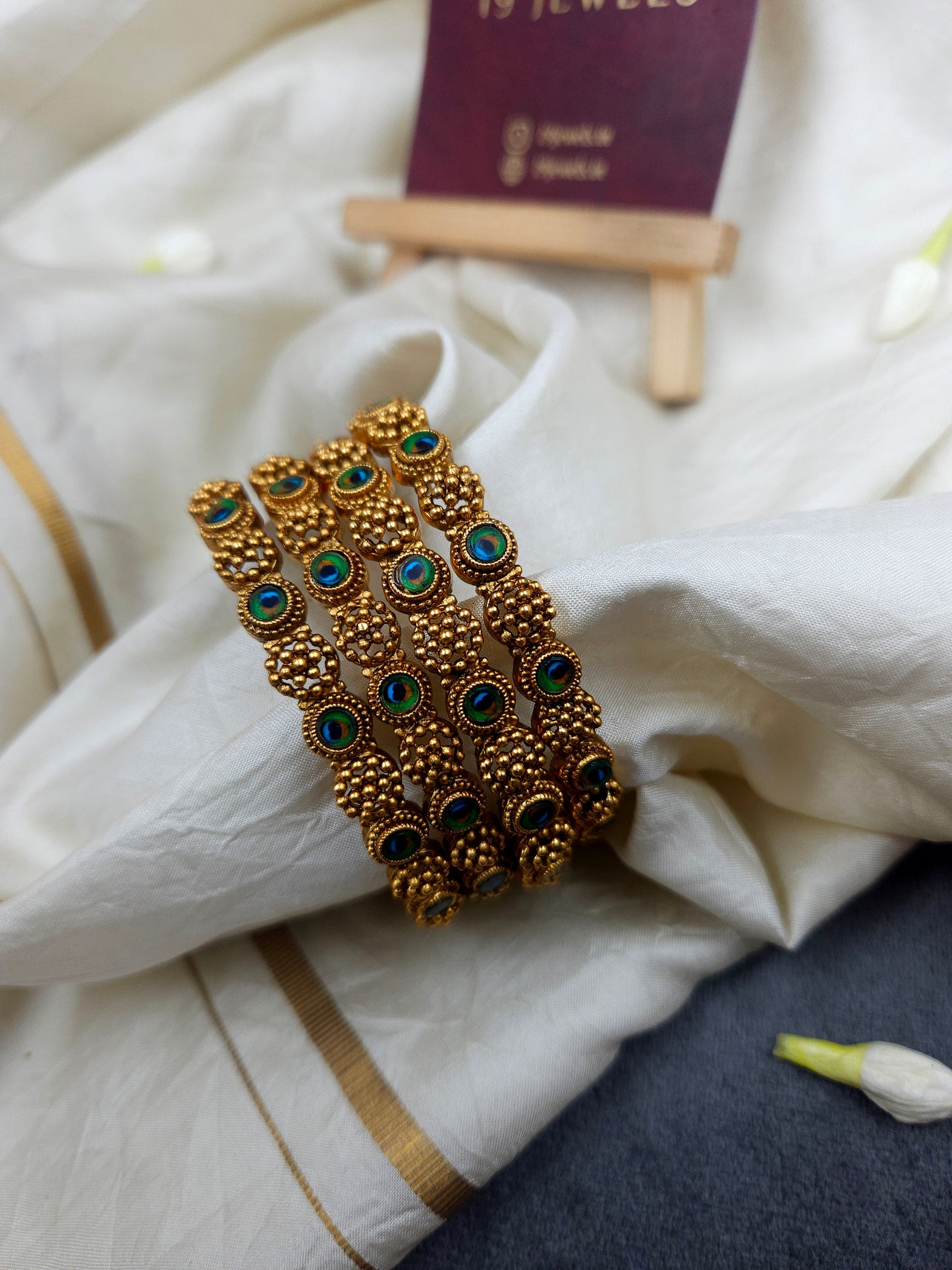 green stone bangle Bn107