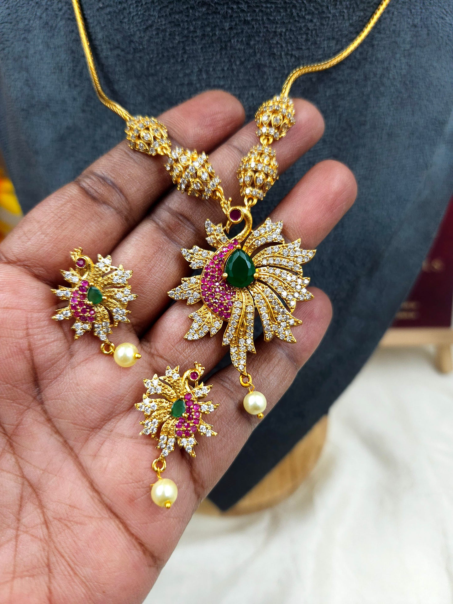 Gold alike peacock necklace N887