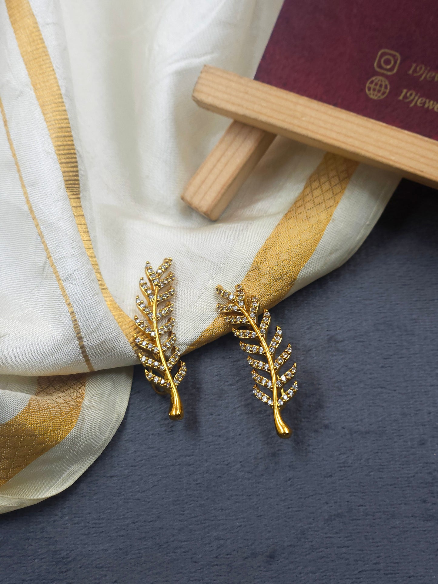 Crystal fern earcuff Jm233