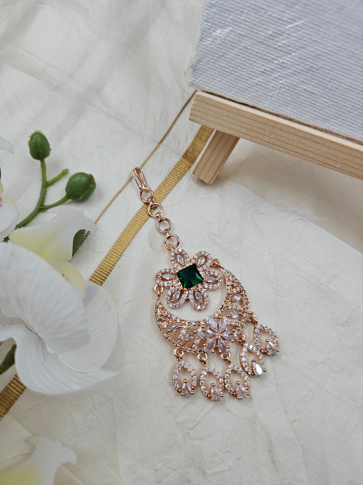 Floral rose gold mangtikka t073