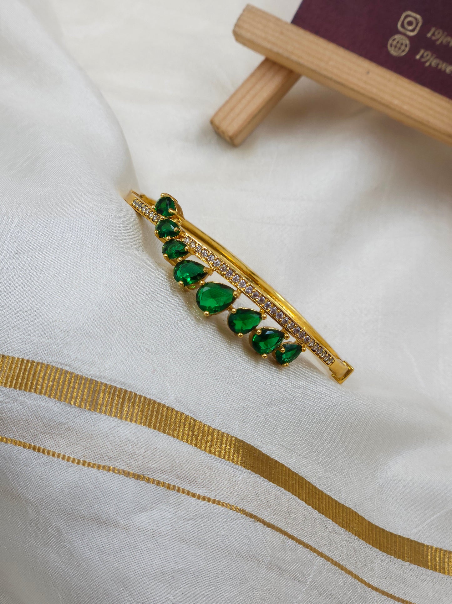 Green stone Bracelet Bn230