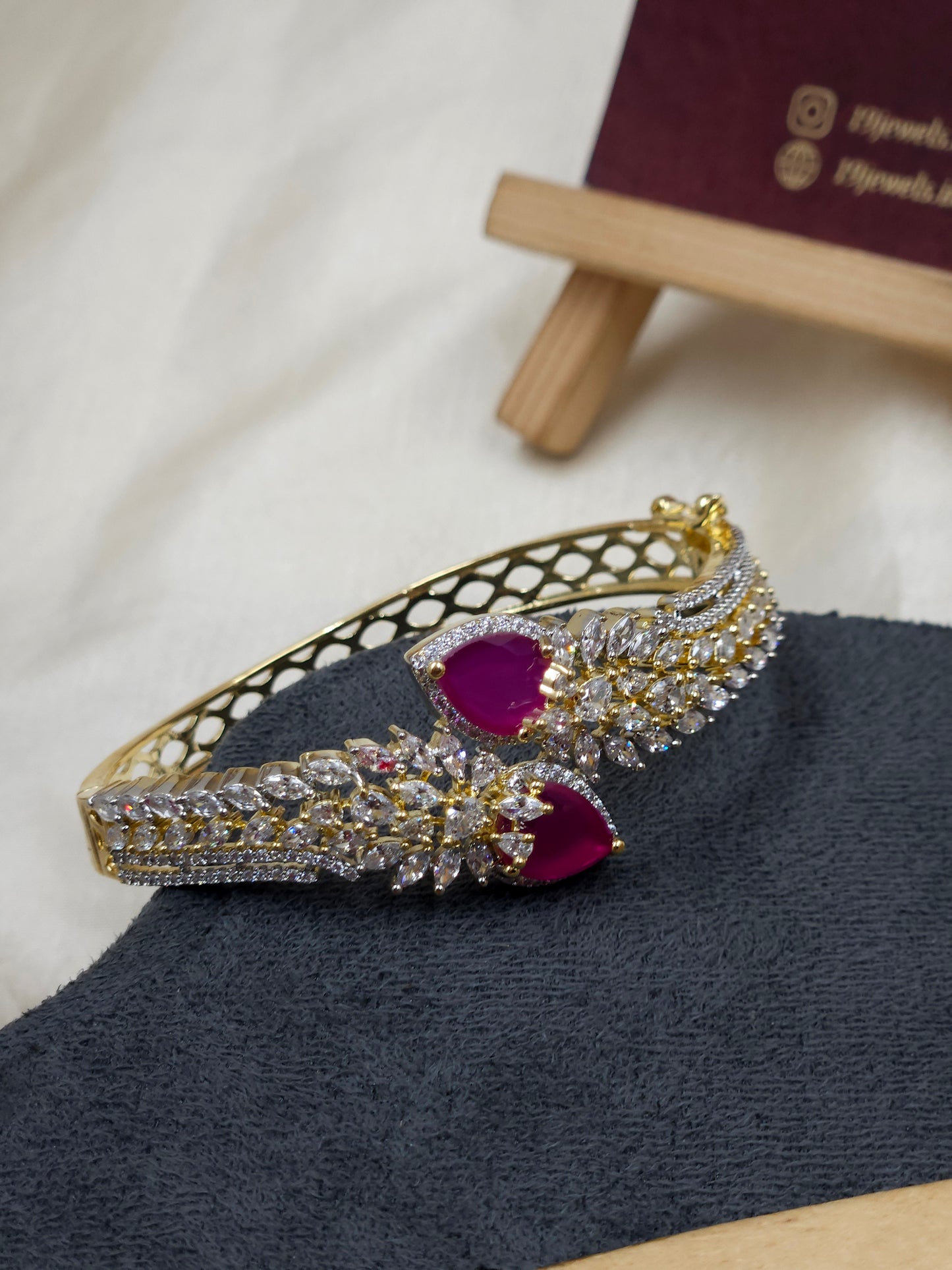 Diamond replica bracelet Bn156