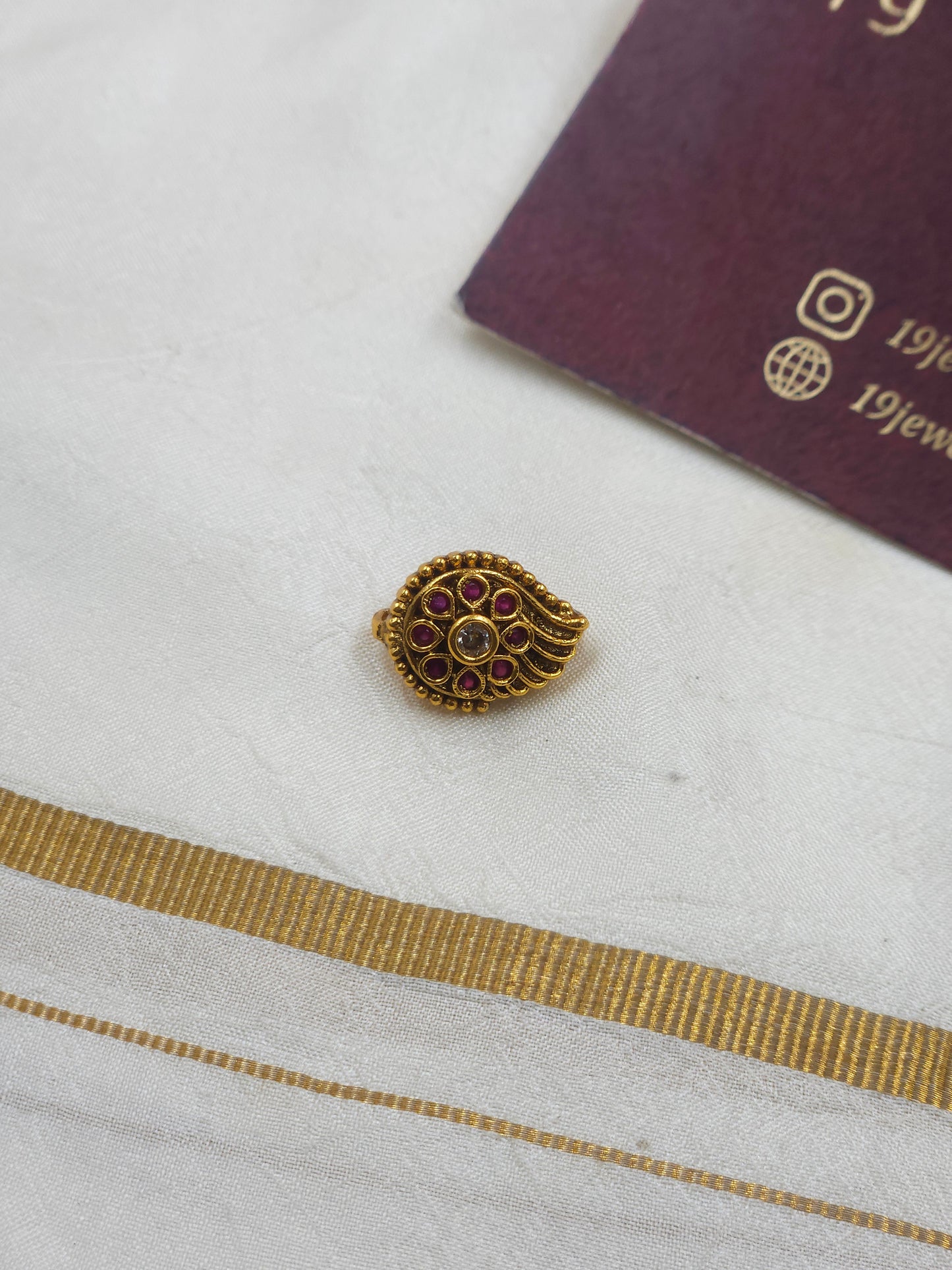 Nose pin 525