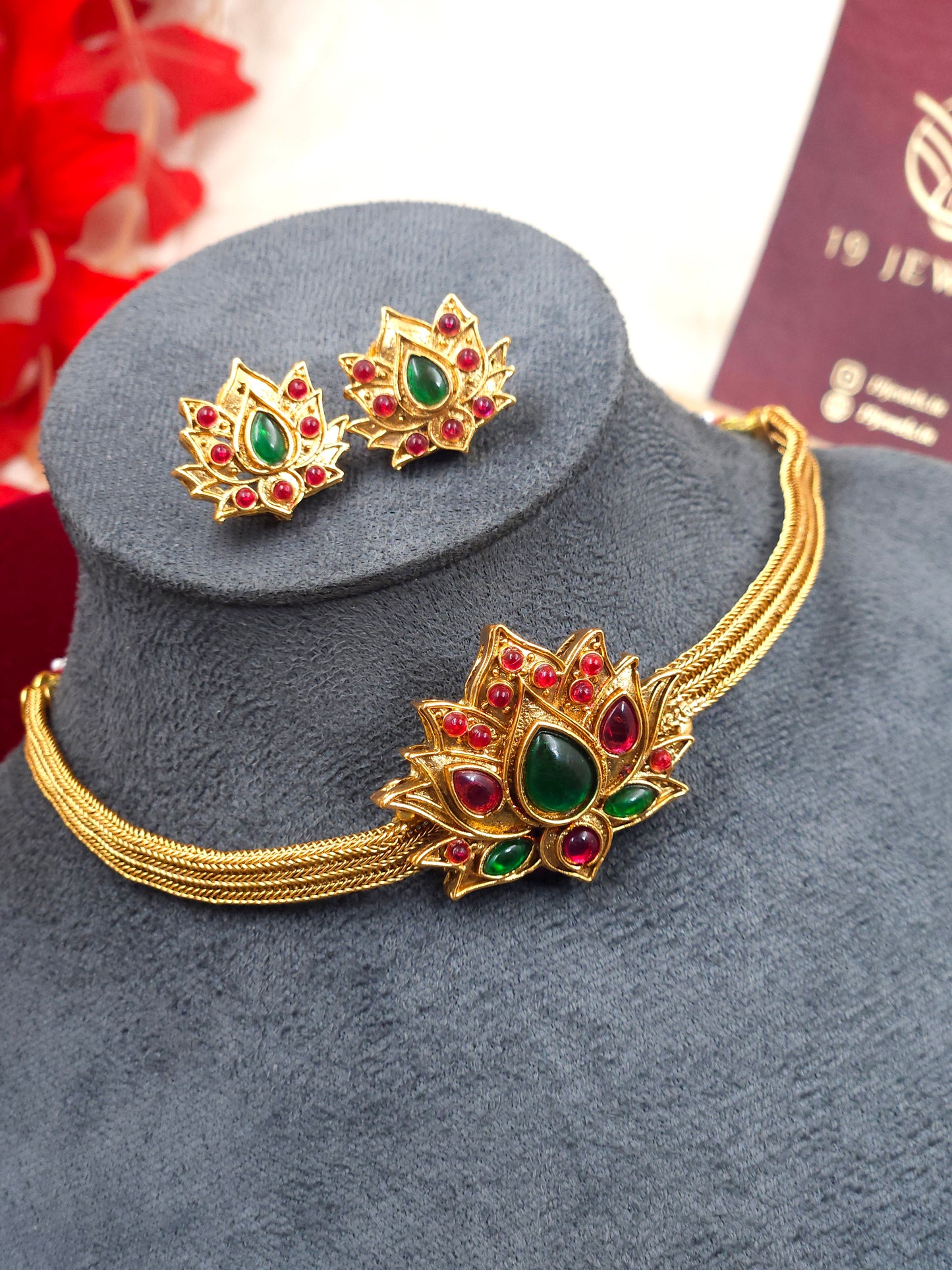 Lotus choker N315
