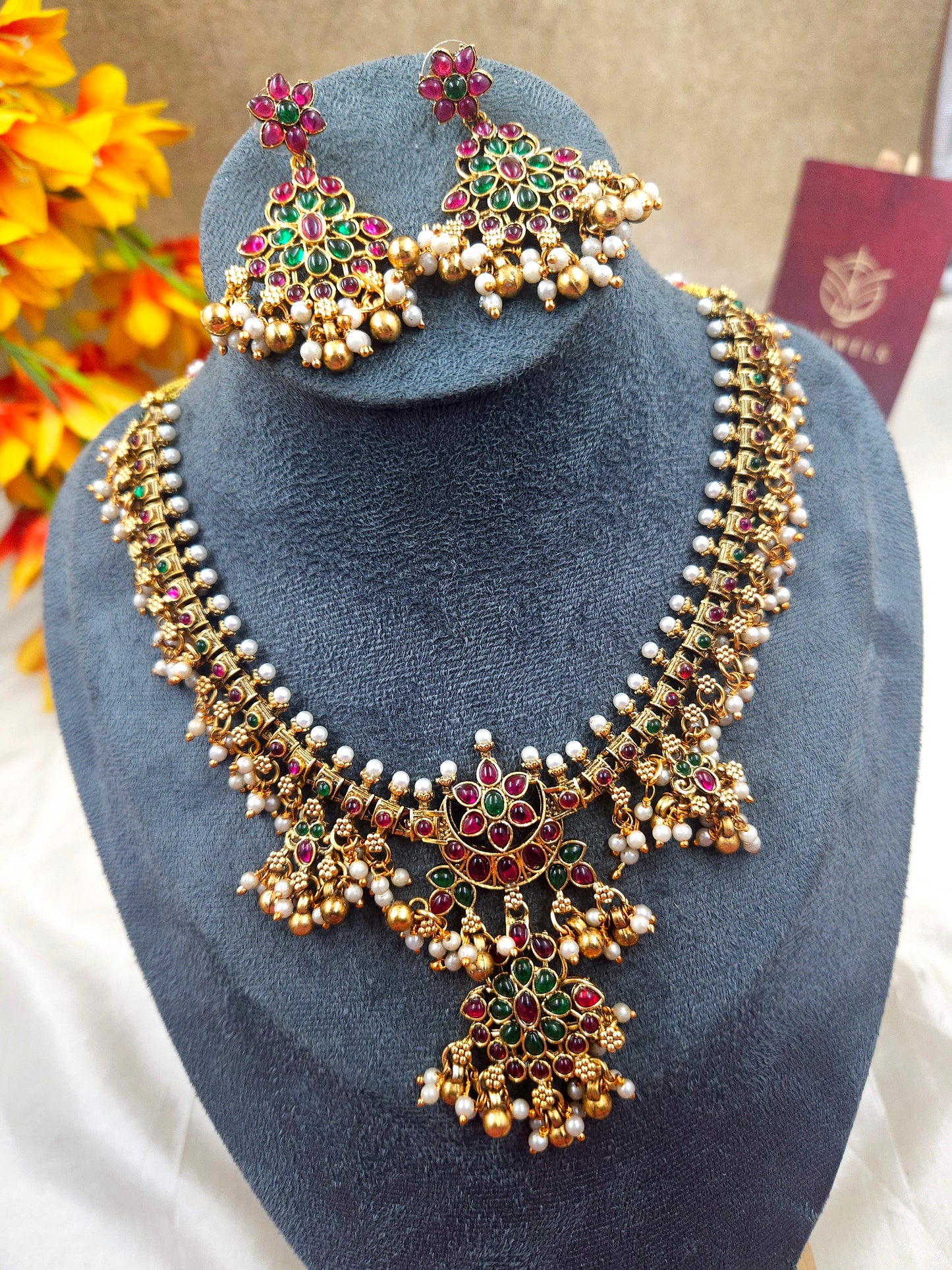 Short guttapusalu necklace N909