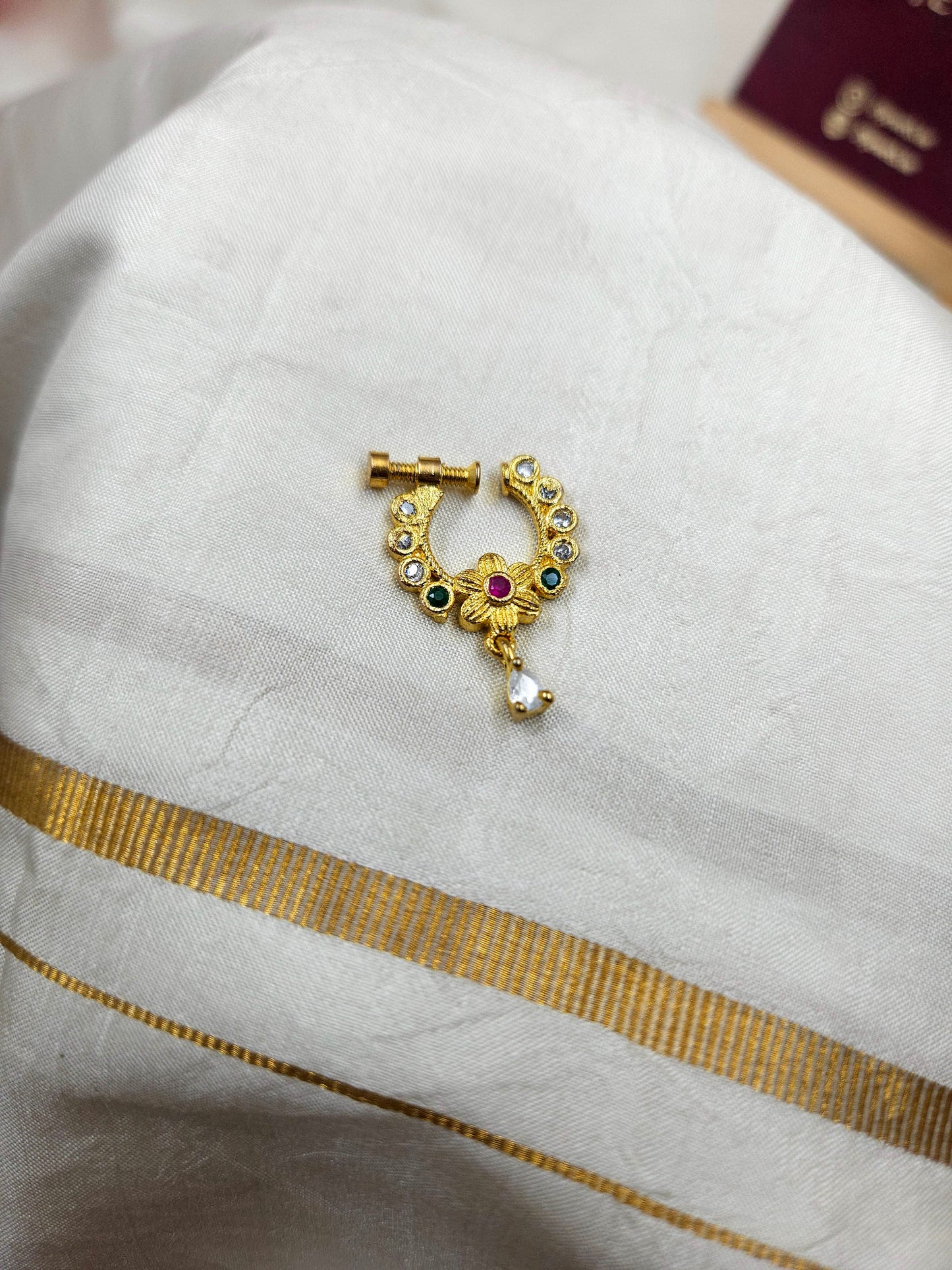 Left Screwed Nose pin 094