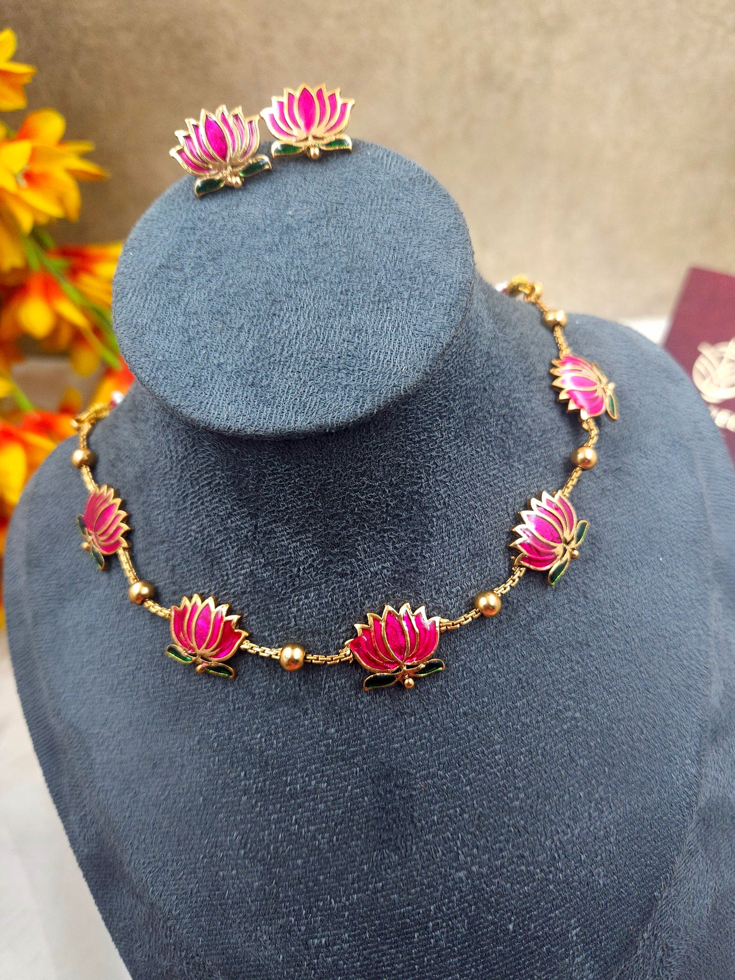 Enameled lotus choker necklace N915