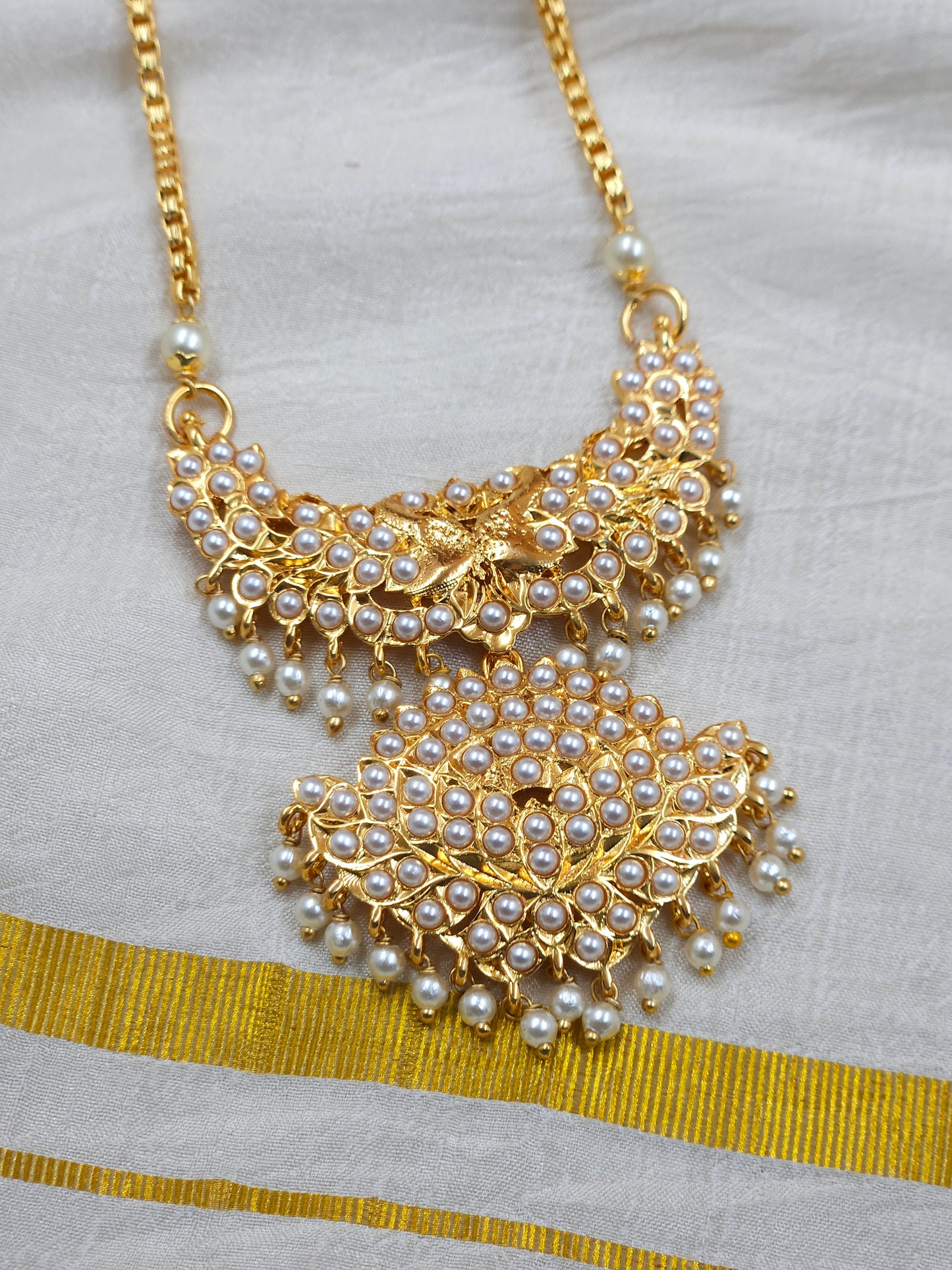 Long pearl locket Haram N1466-C1