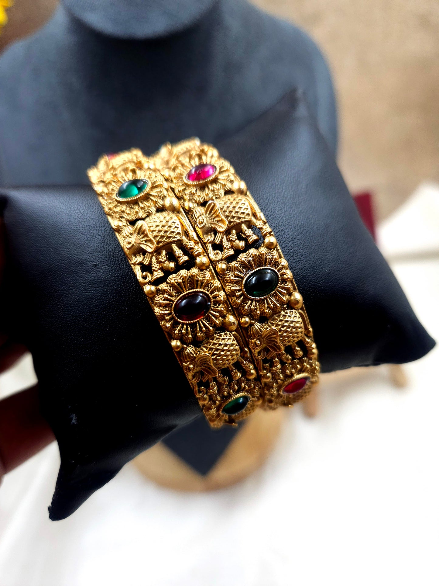 Elephant bangle Bn077