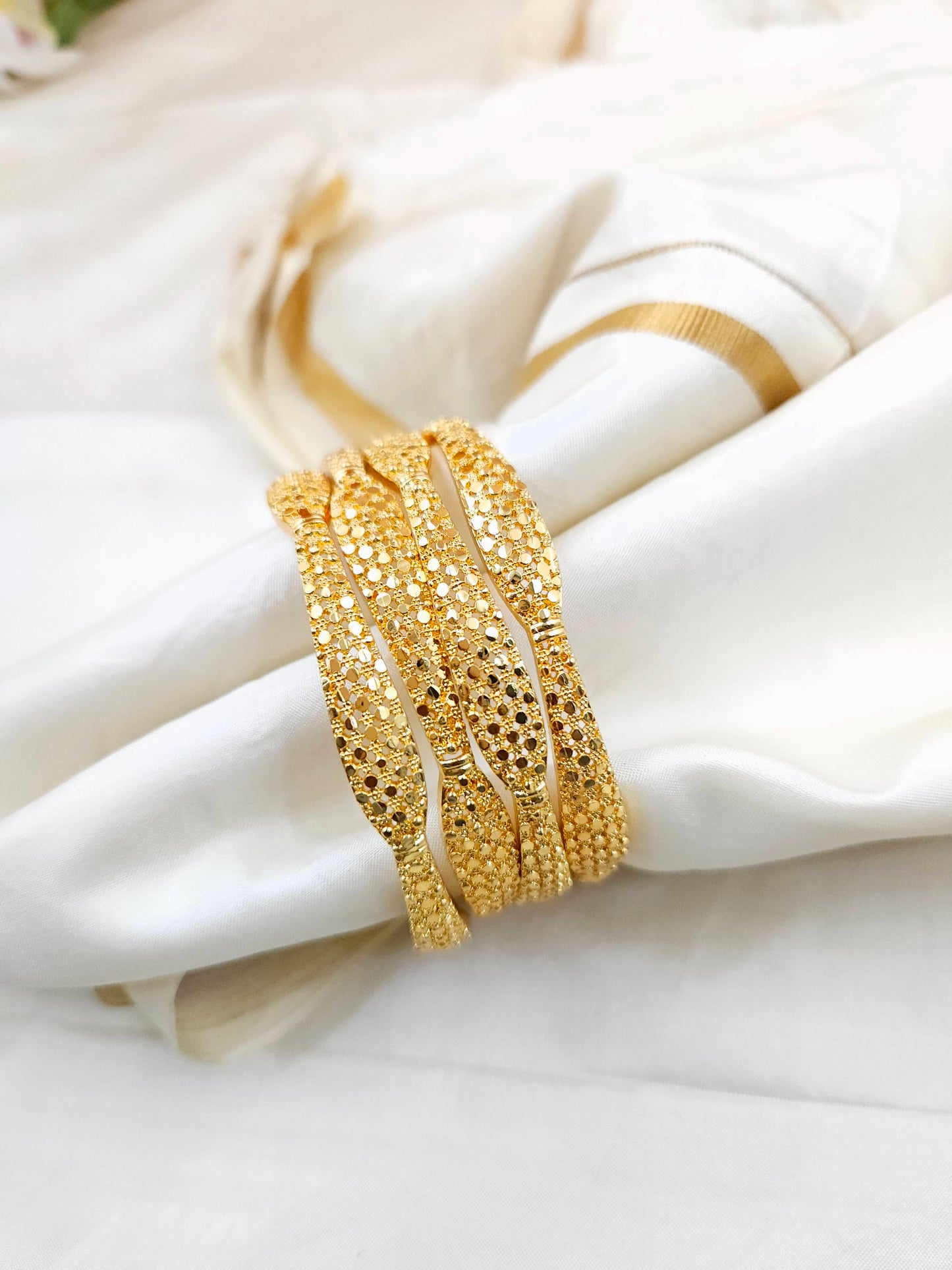 Gold bangle set Bn061