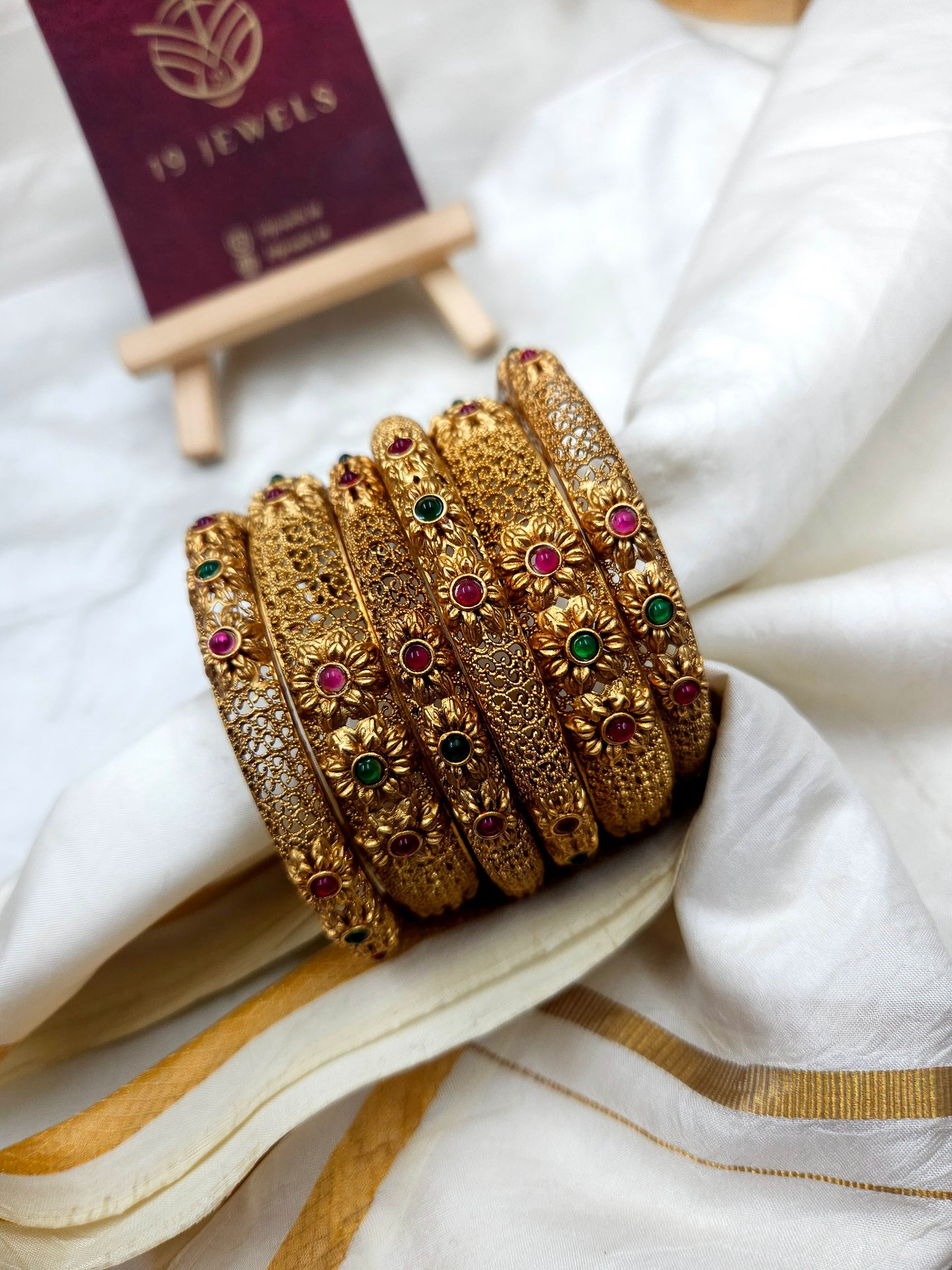 Floral bangle set Bn081