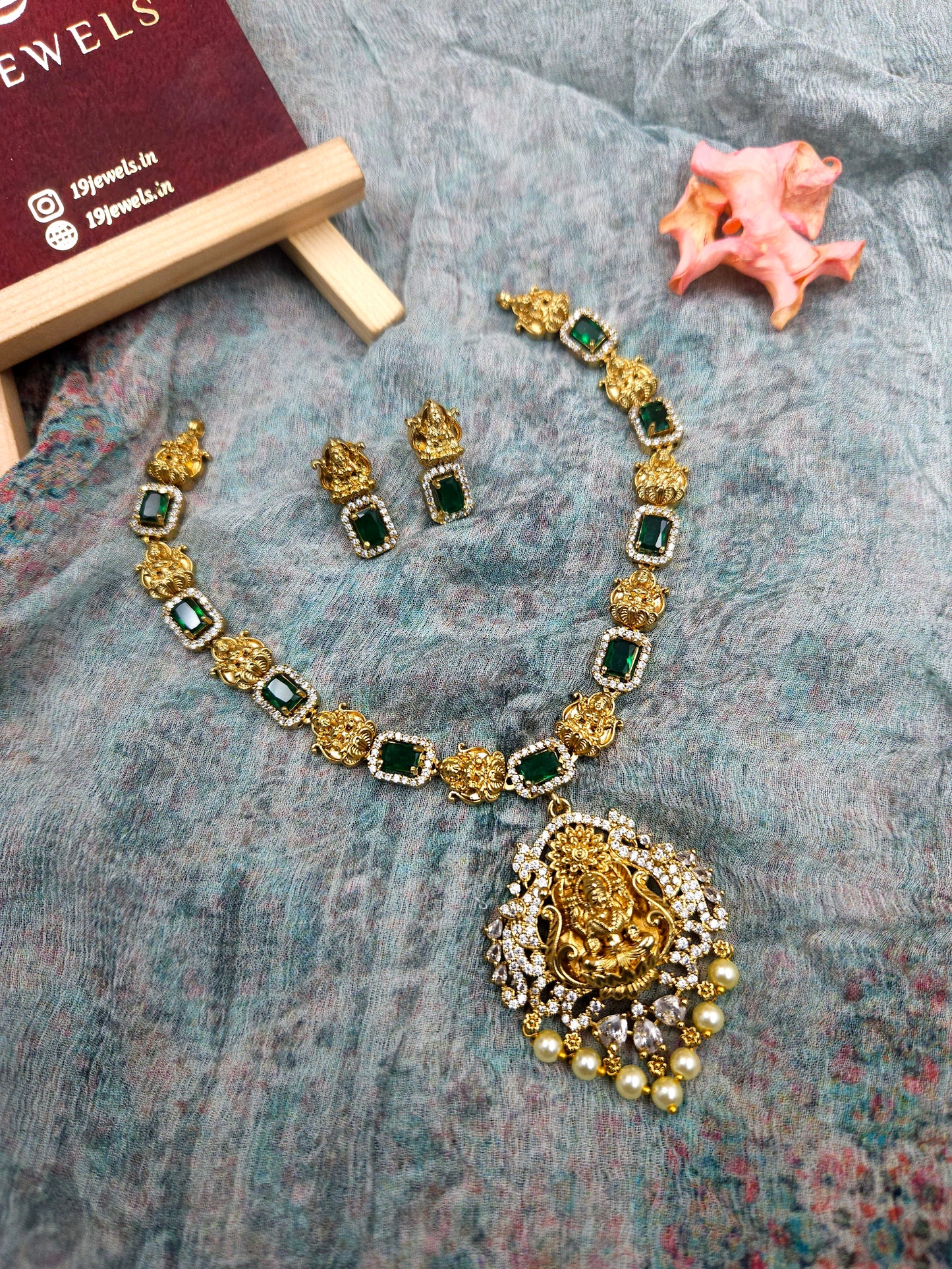 Lakshmi emerald green ad necklace N723