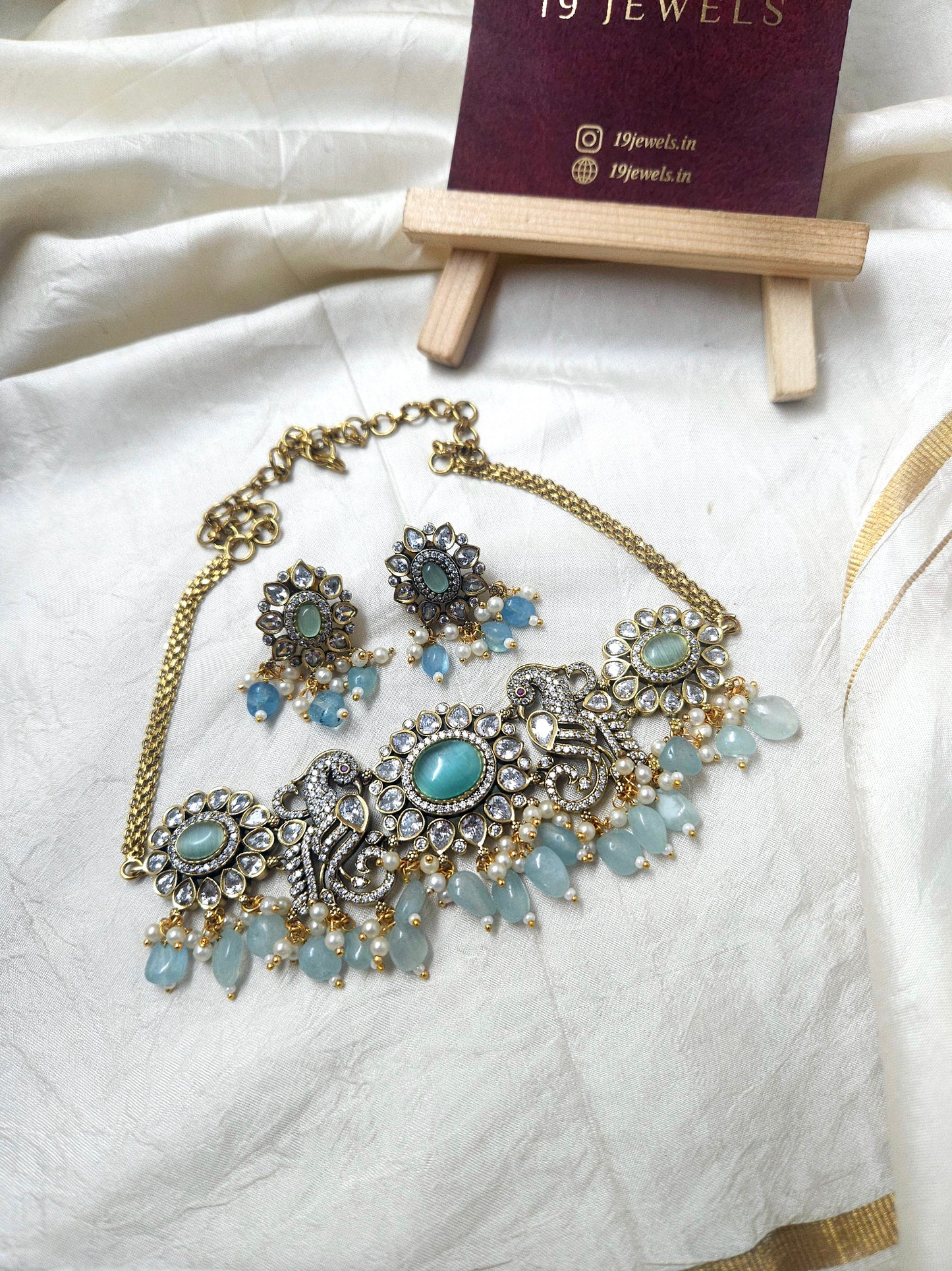 Victoria polish choker N577