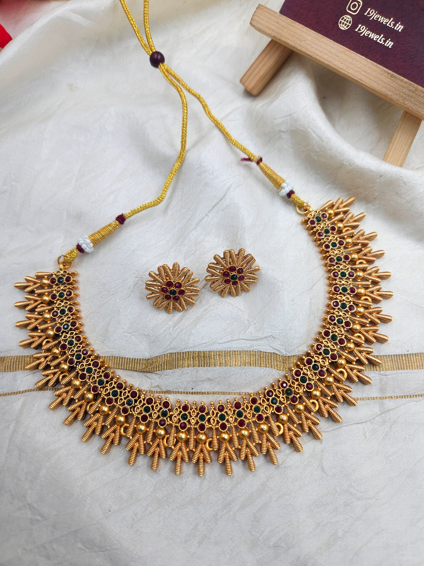 Floral necklace N477
