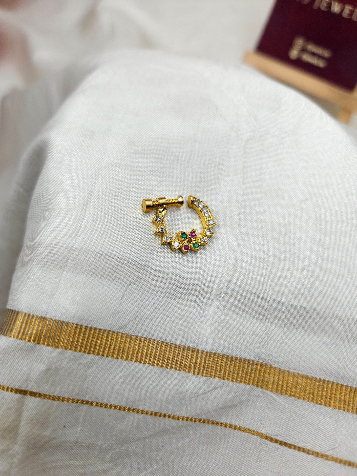 Left Screwed Nose pin 096