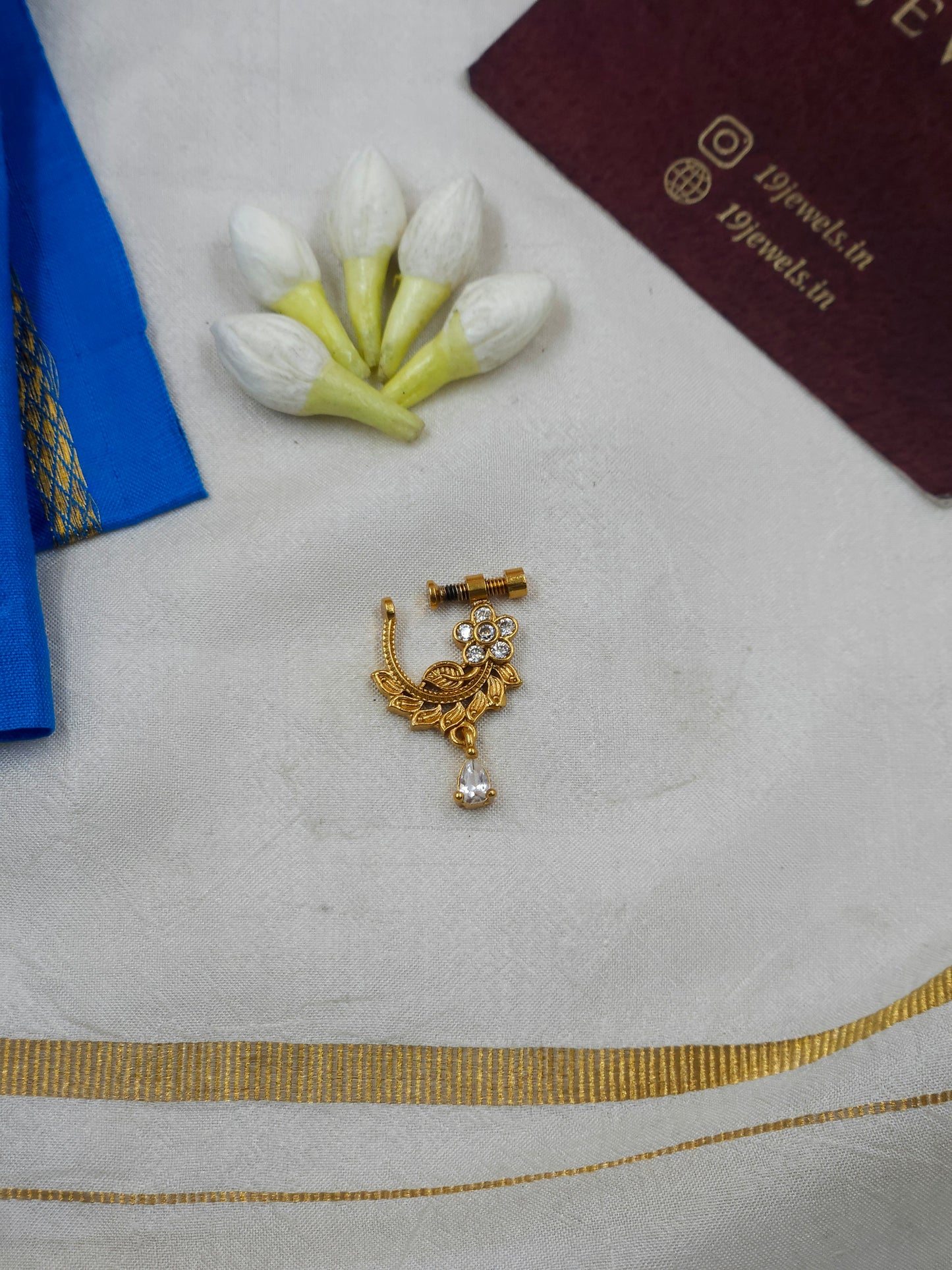 Nose pin 604