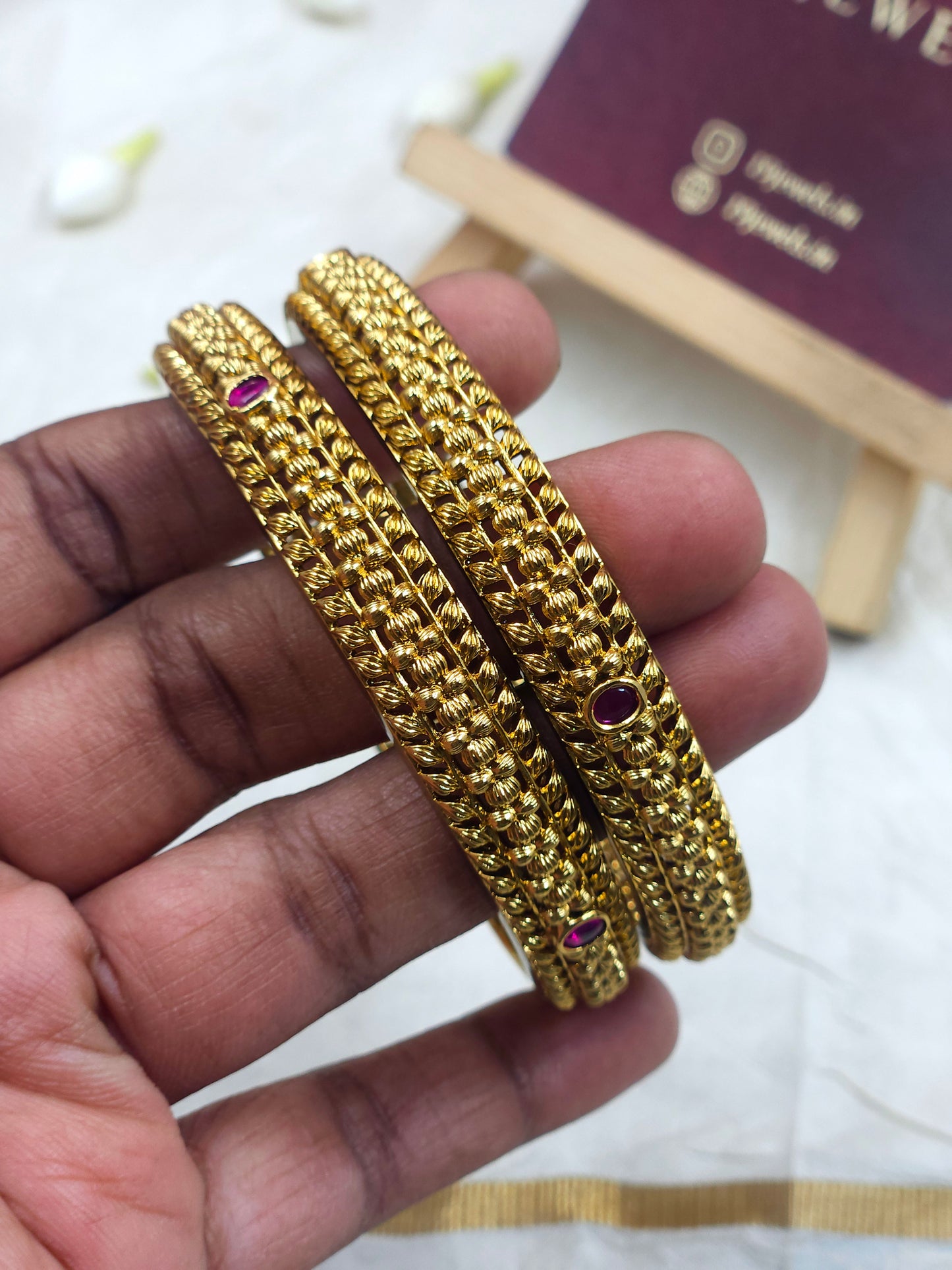 Floral bangle Bn144