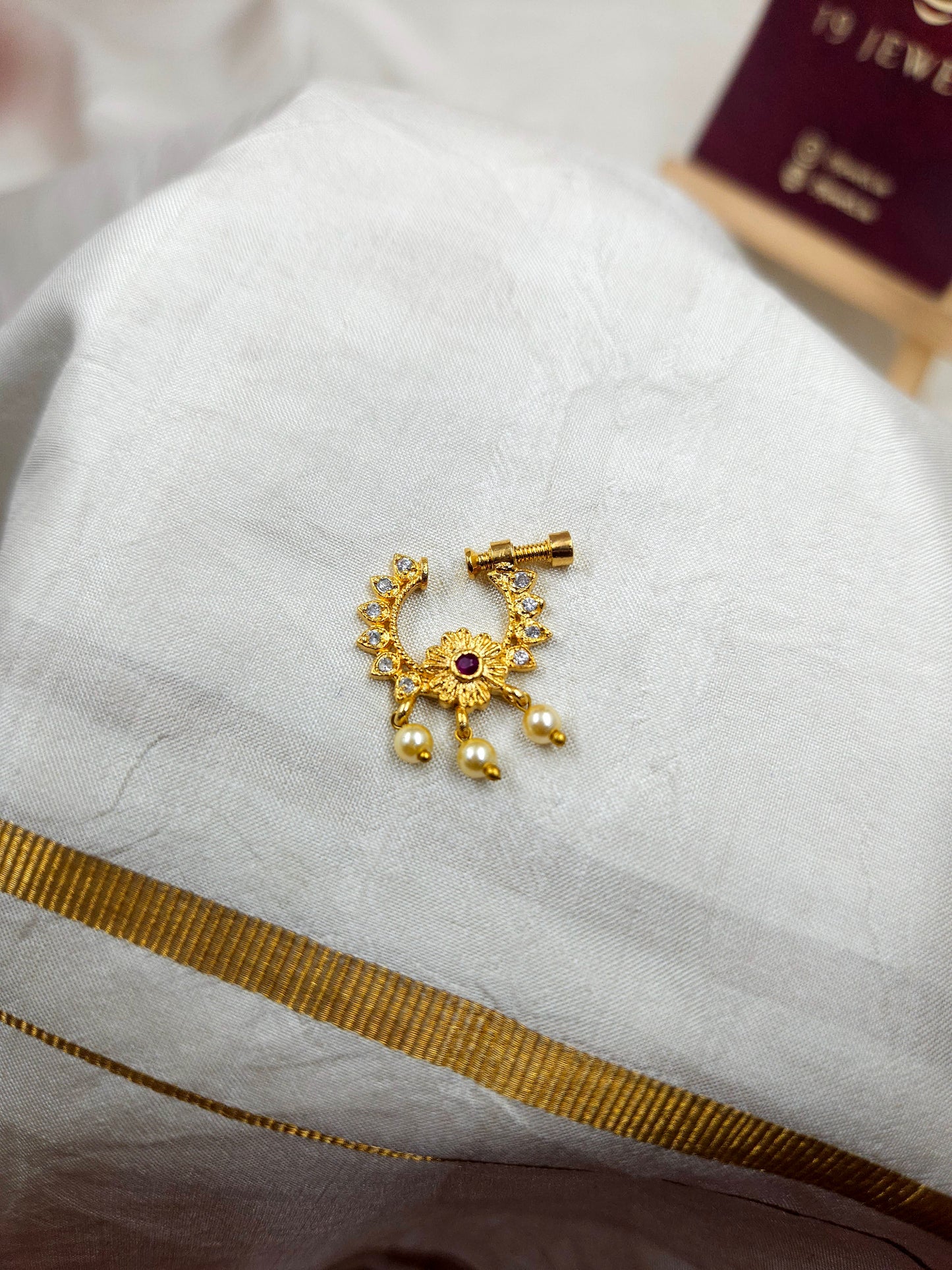 Right Screwed Nose pin 089