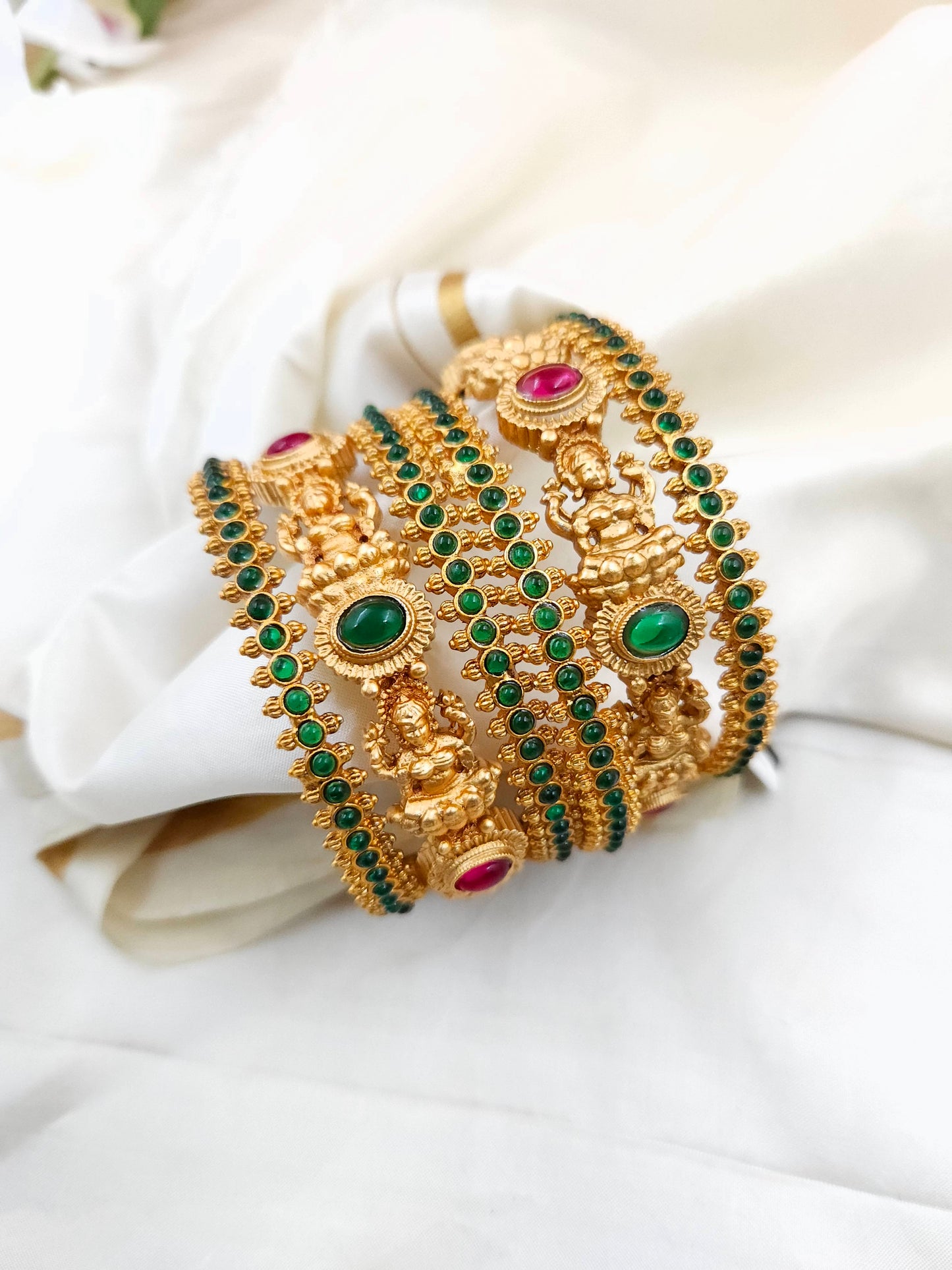 Emerald bangle Bn067