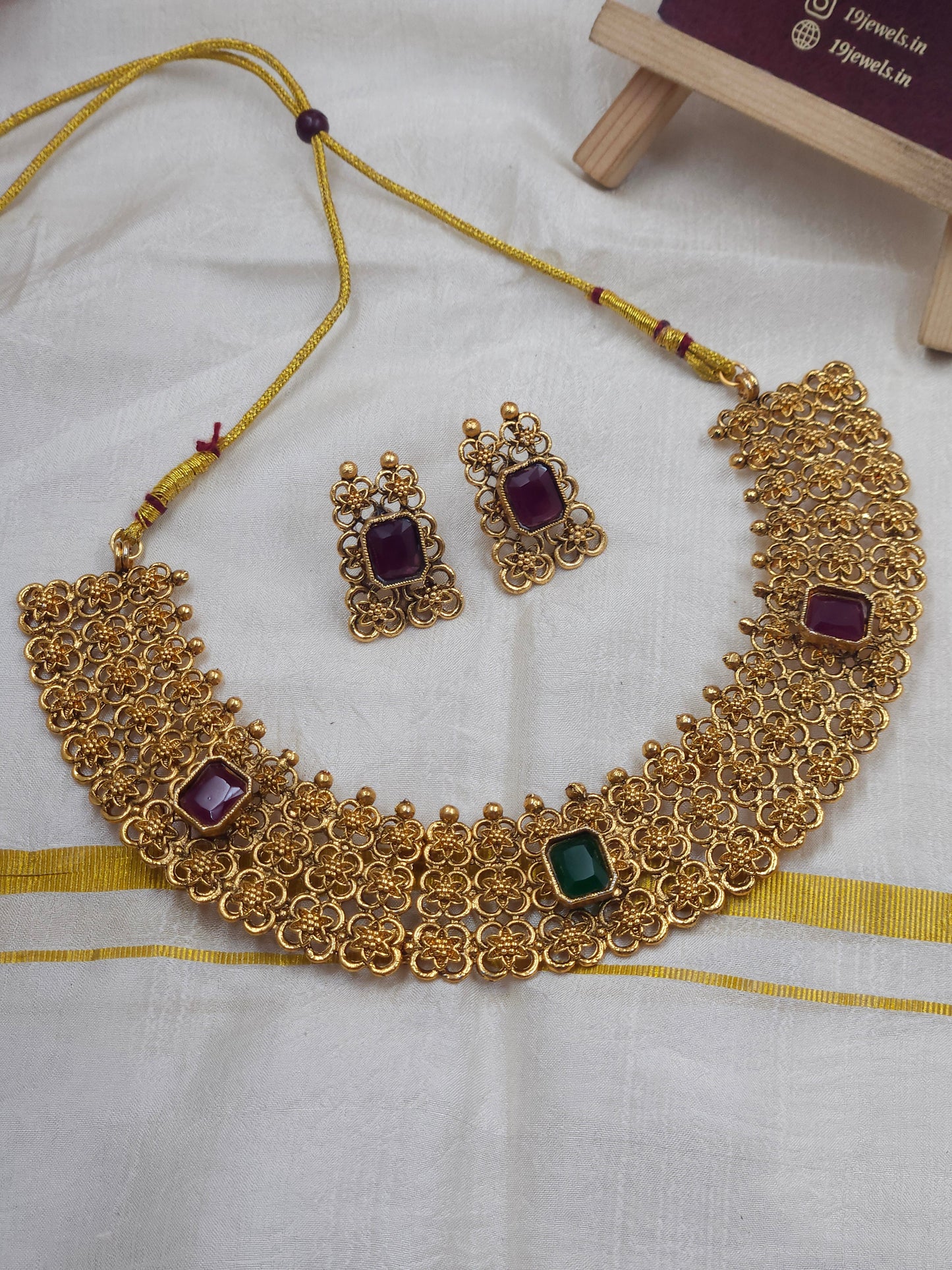 Floral necklace N032