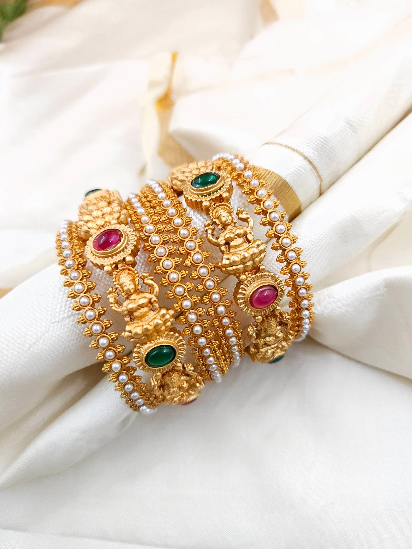 Pearl bangle set Bn065