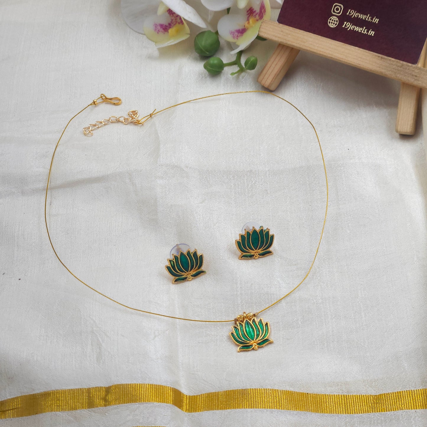 Invisible lotus chain N1197