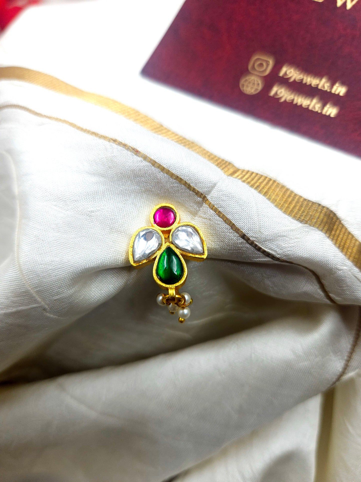 Jadau Nath/Press nose pin 071