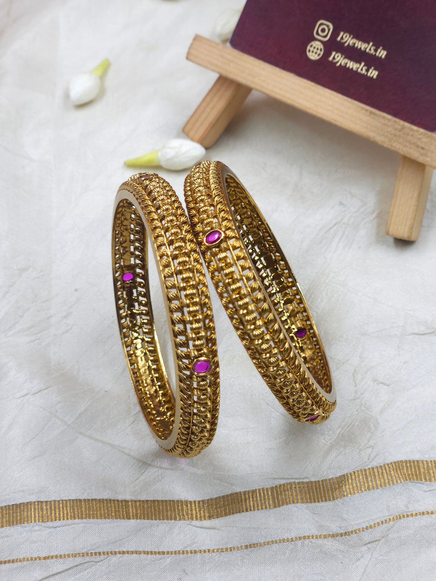 Floral bangle Bn144