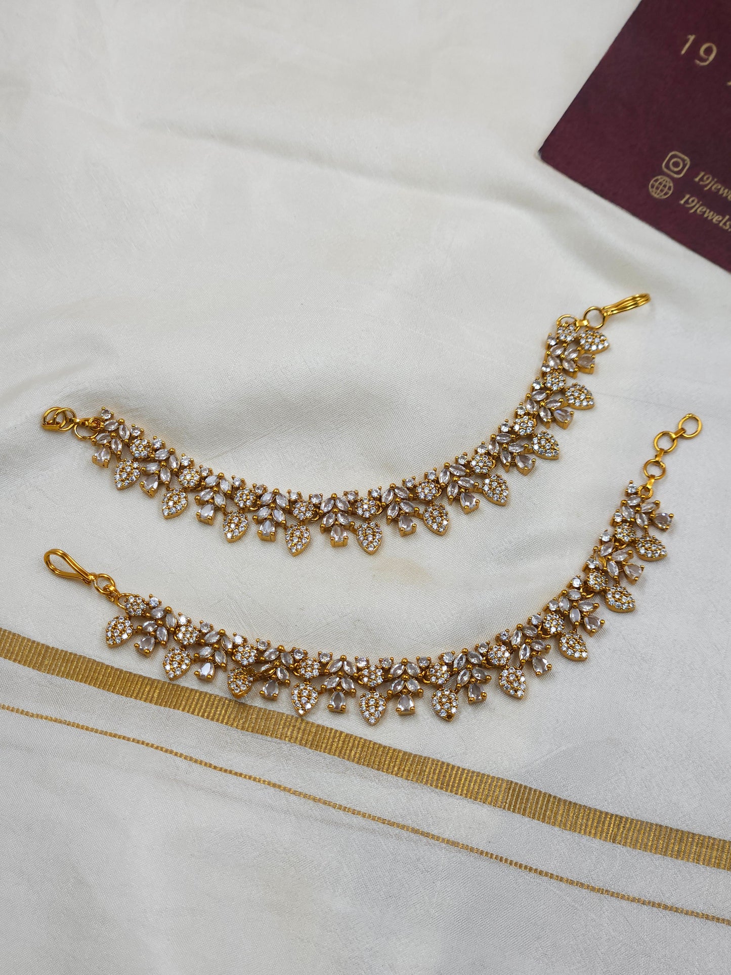 Ear chain Ea246