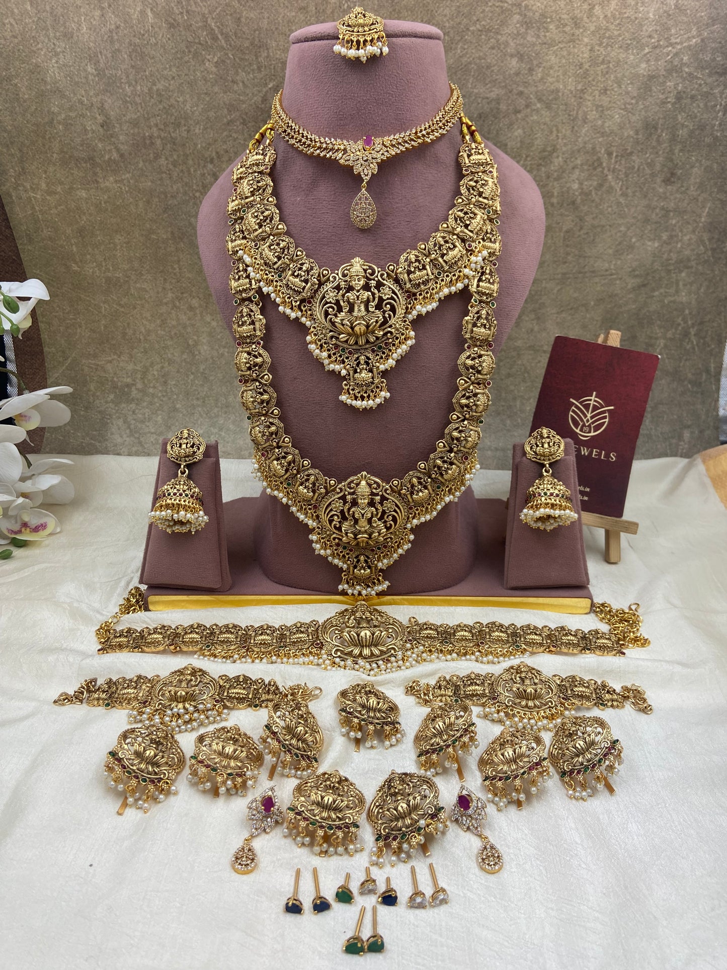 Full bridal jewellery with interchangeable necklace Br230