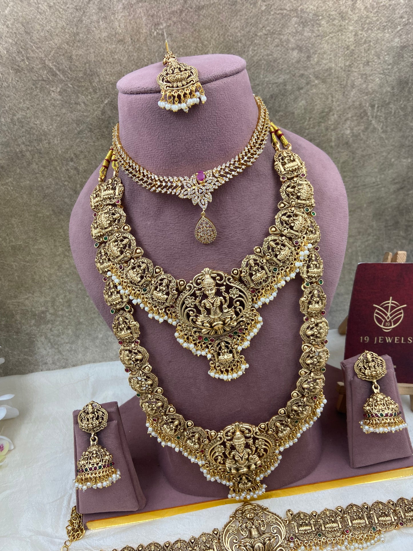 Full bridal jewellery with interchangeable necklace Br230