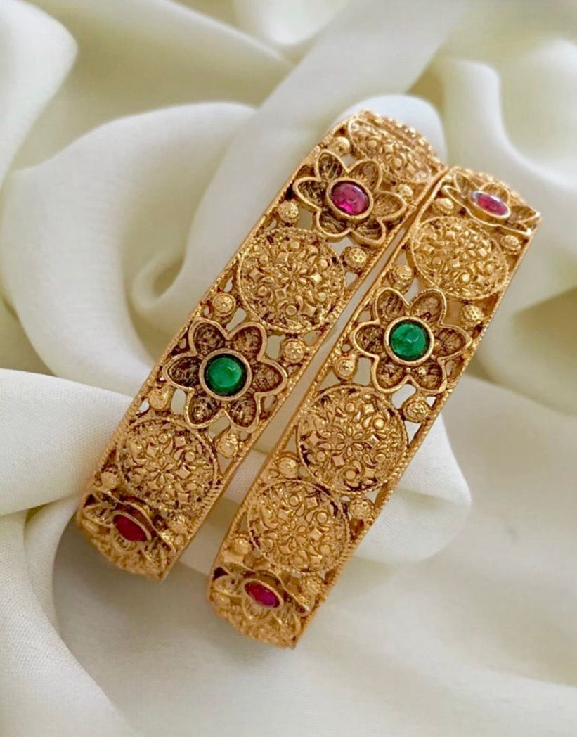 Floral bangle set Bn043