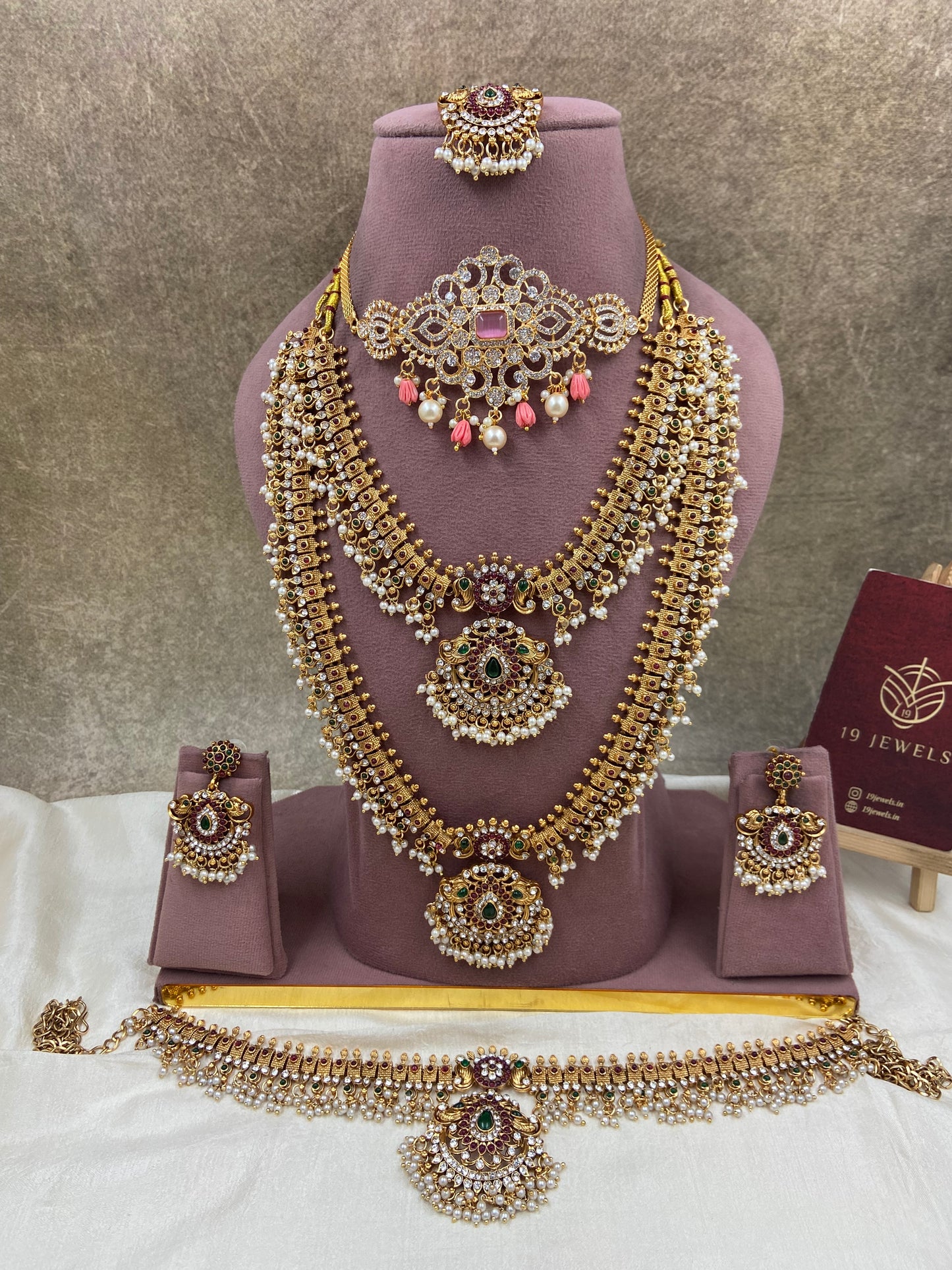 Gutapussalu semi bridal jewellery Sb626