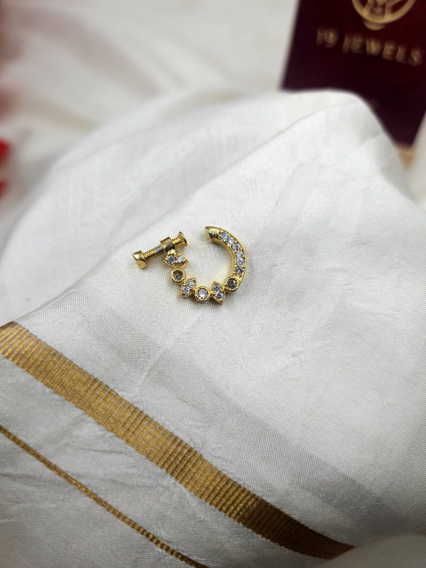 Right screwed Nose pin 079