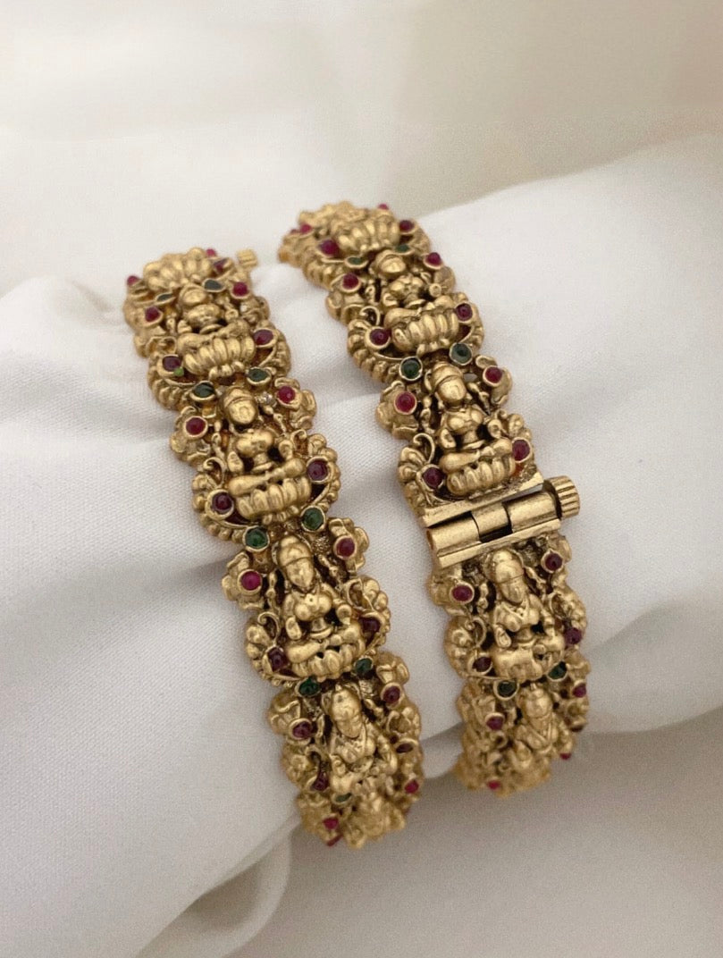 Lakshmi screw type bangle pair bn039