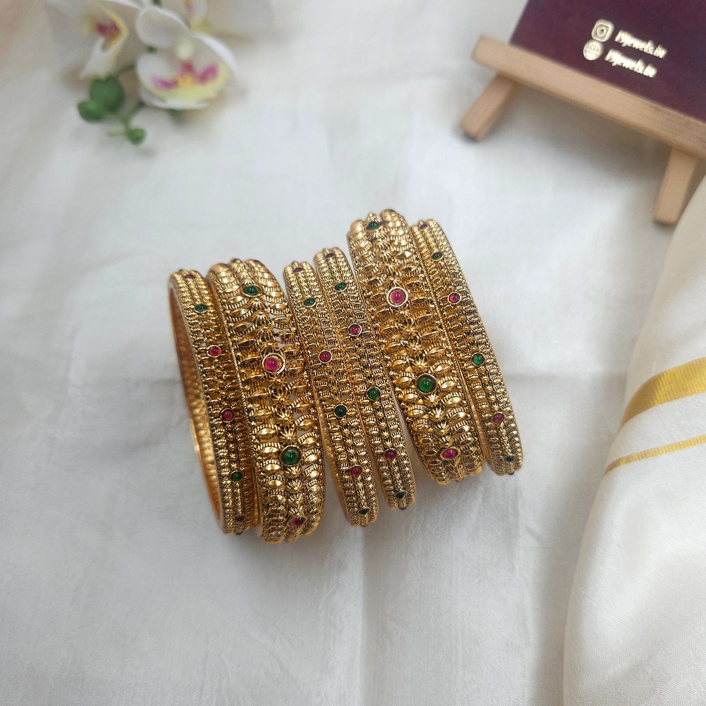 Floral bangle Bn160