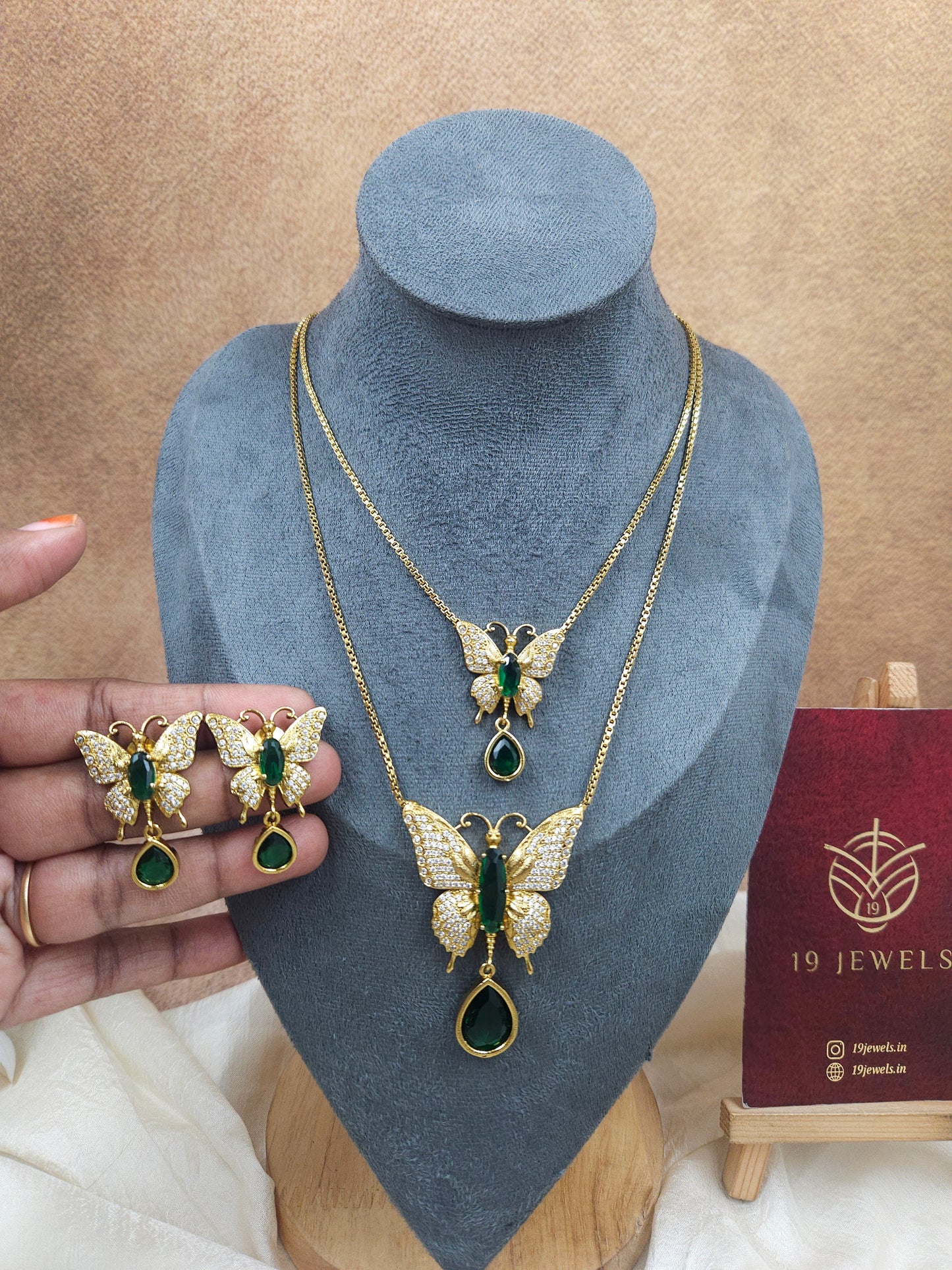 2 step butterfly necklace N1494