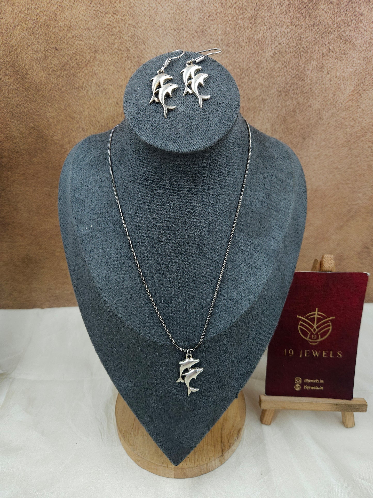 Dolphin chain  Ge042