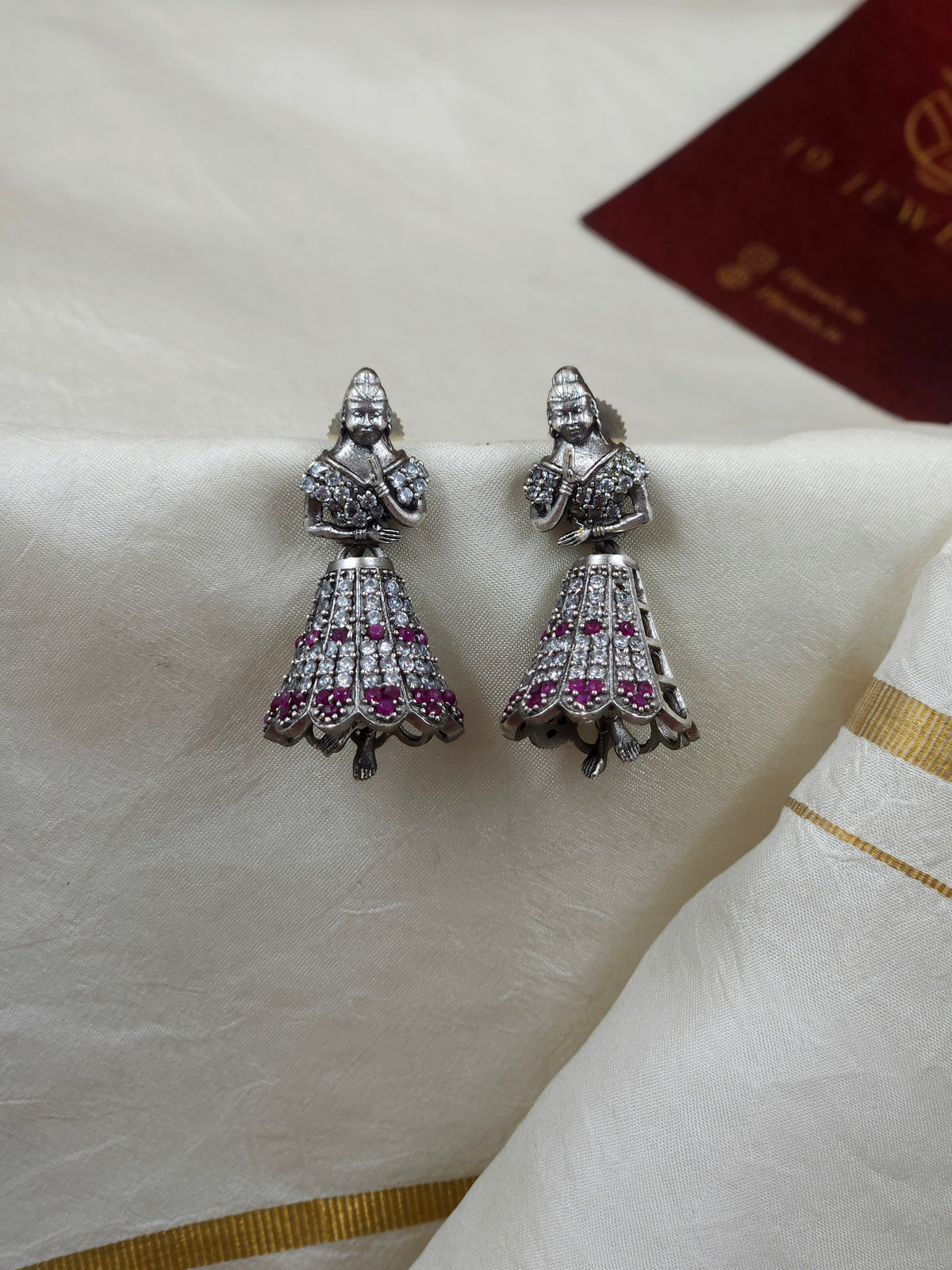 Silver dancing doll Jumka Jm471