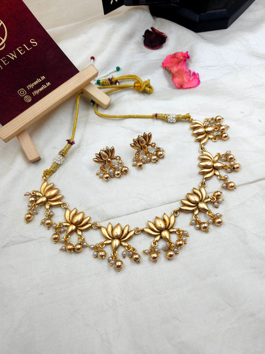 Lotus necklace N682