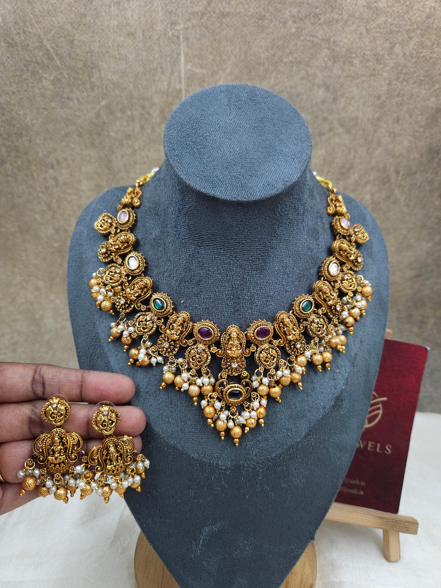 Gutapussalu stone necklace N1334-A18