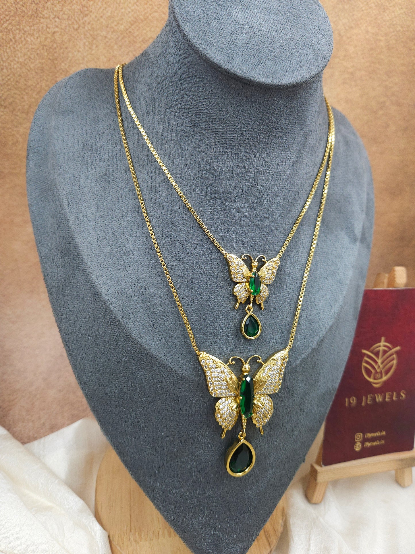 2 step butterfly necklace N1494