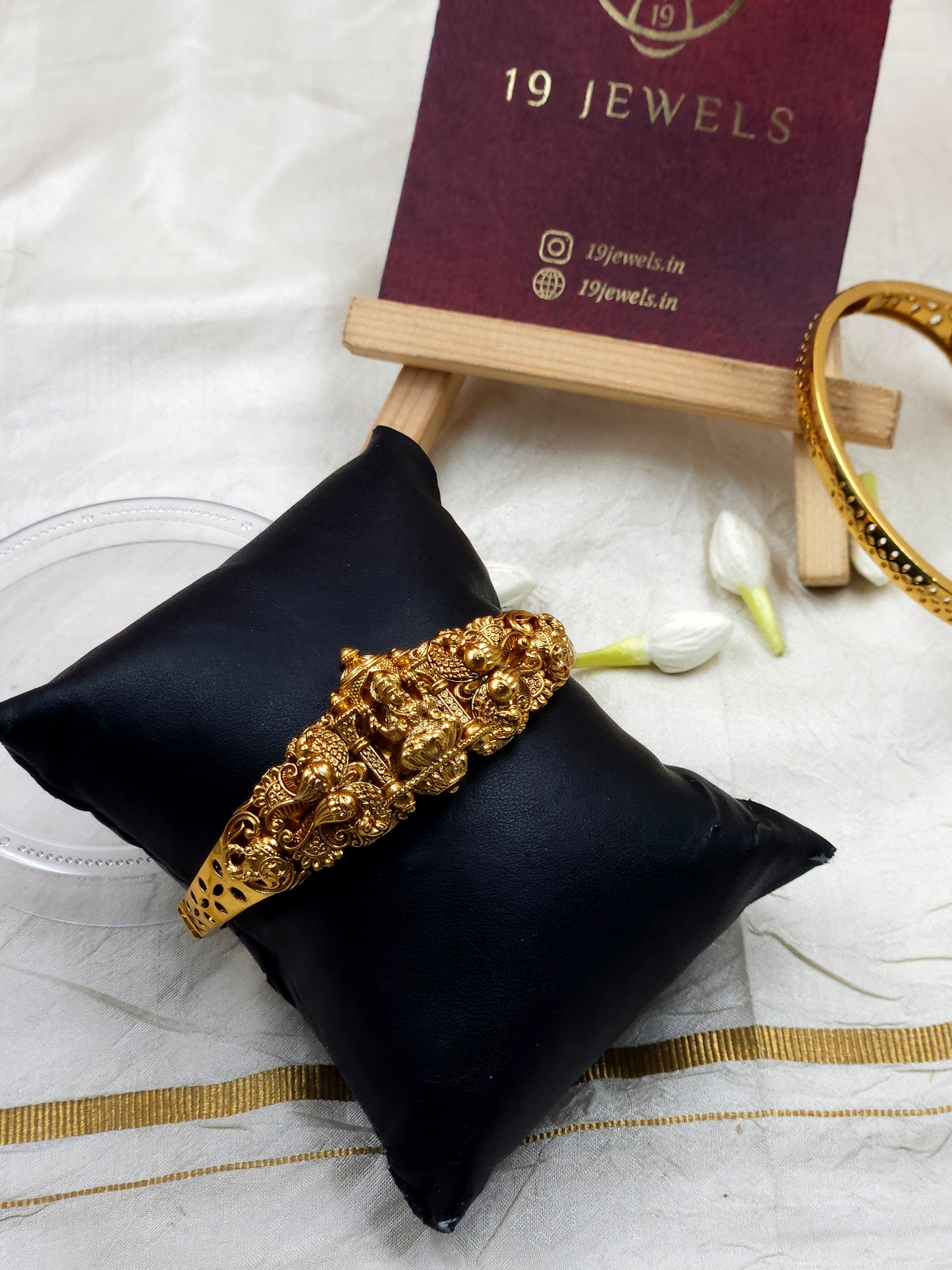 Ananta temple bracelet Bn152