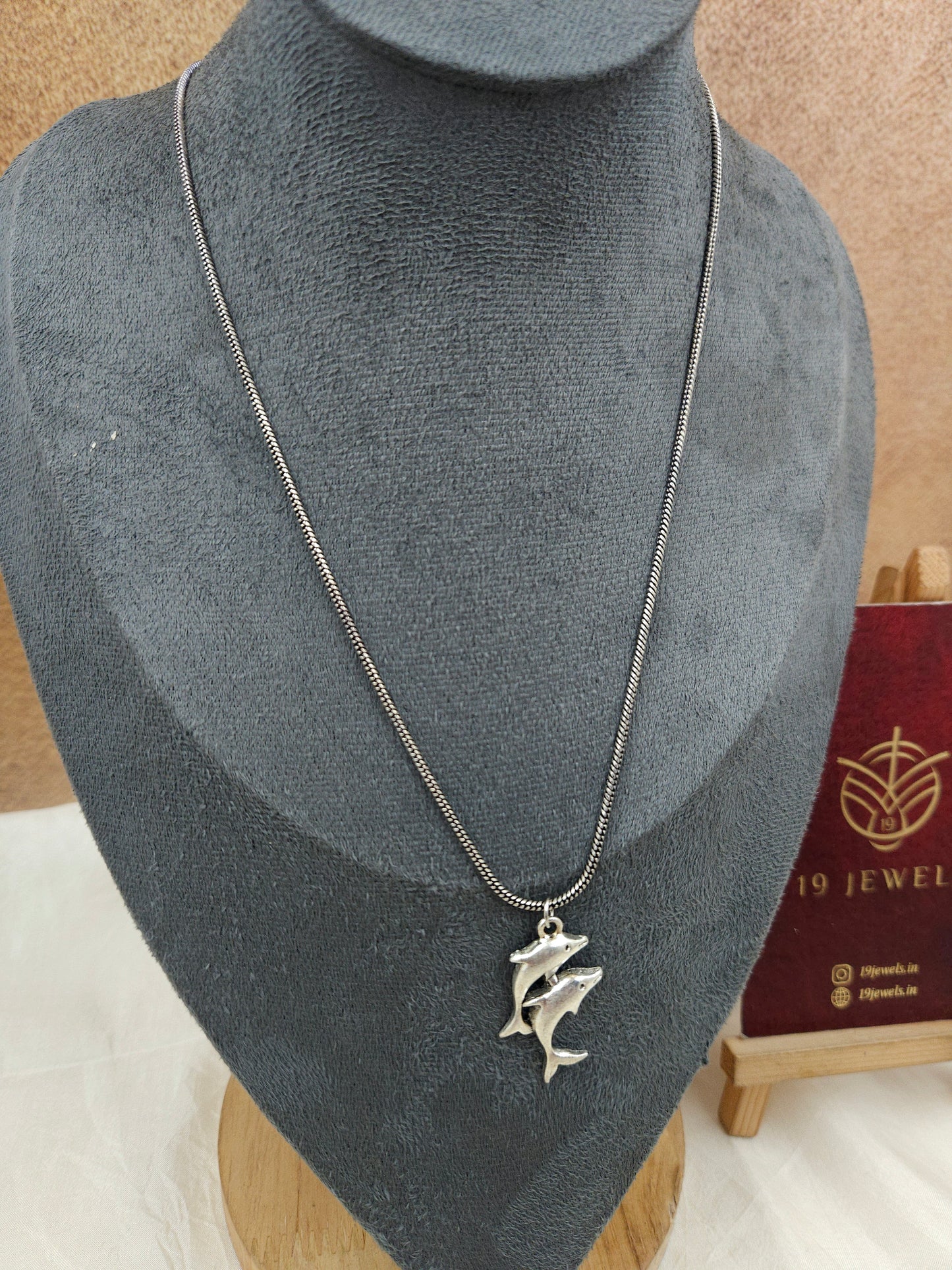 Dolphin chain  Ge042