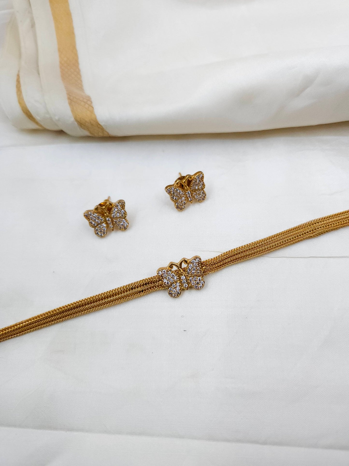 Butterfly choker N580