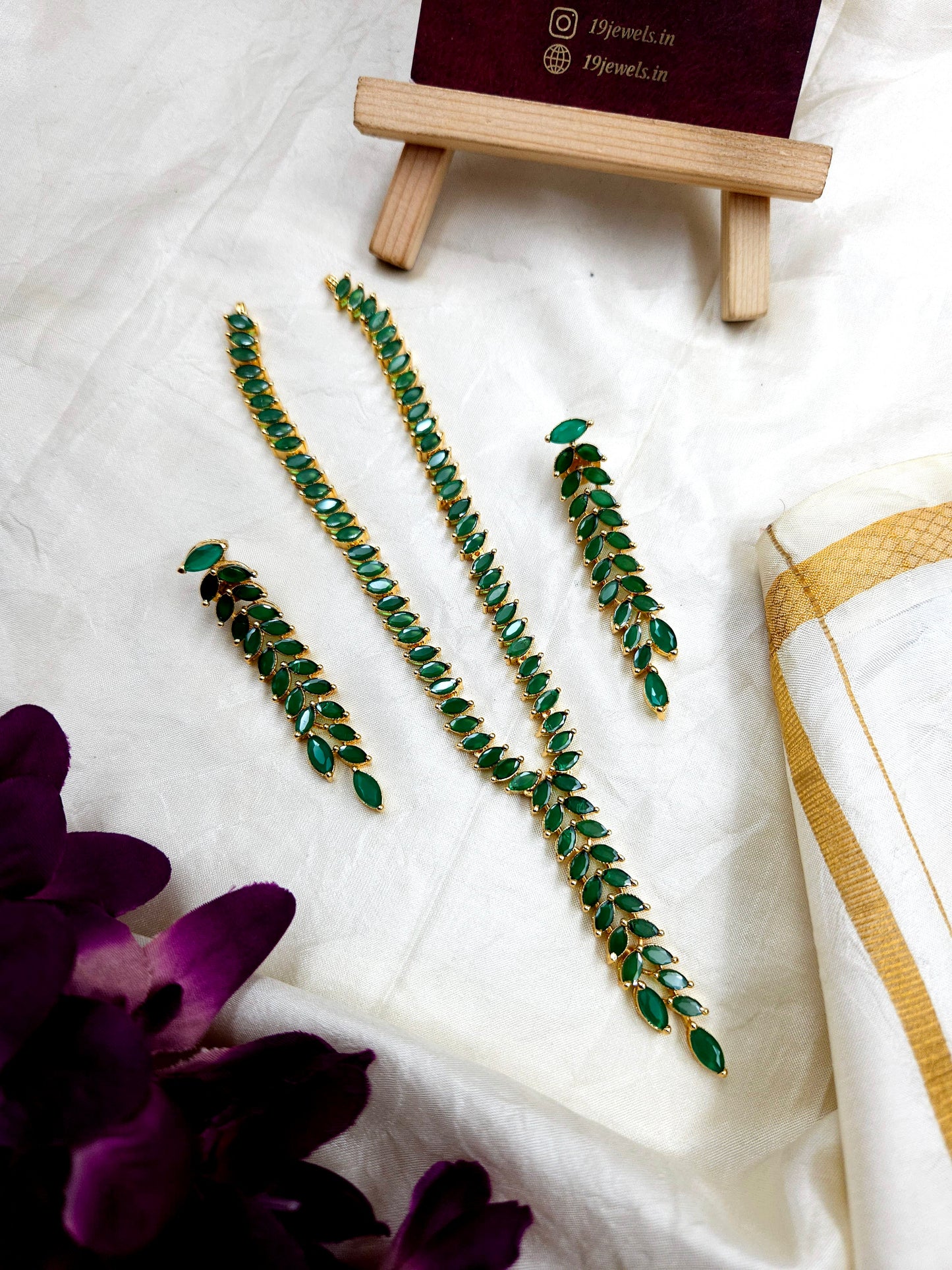 Emerald stone necklace N797