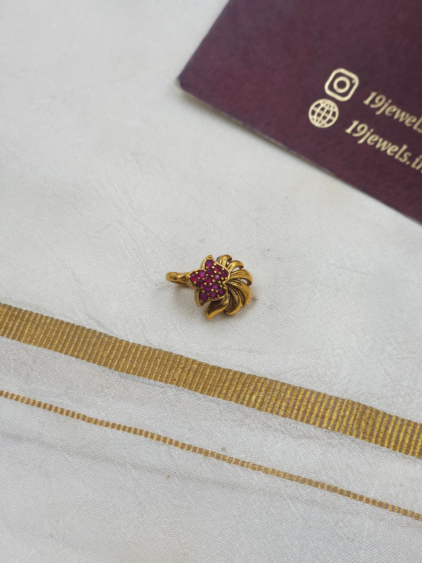Nose pin 529